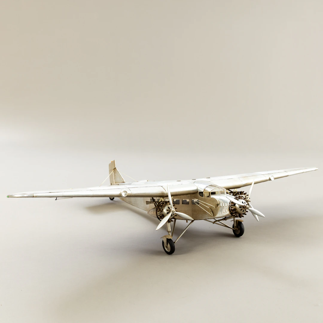 Modellflugzeug Ford Trimotor.