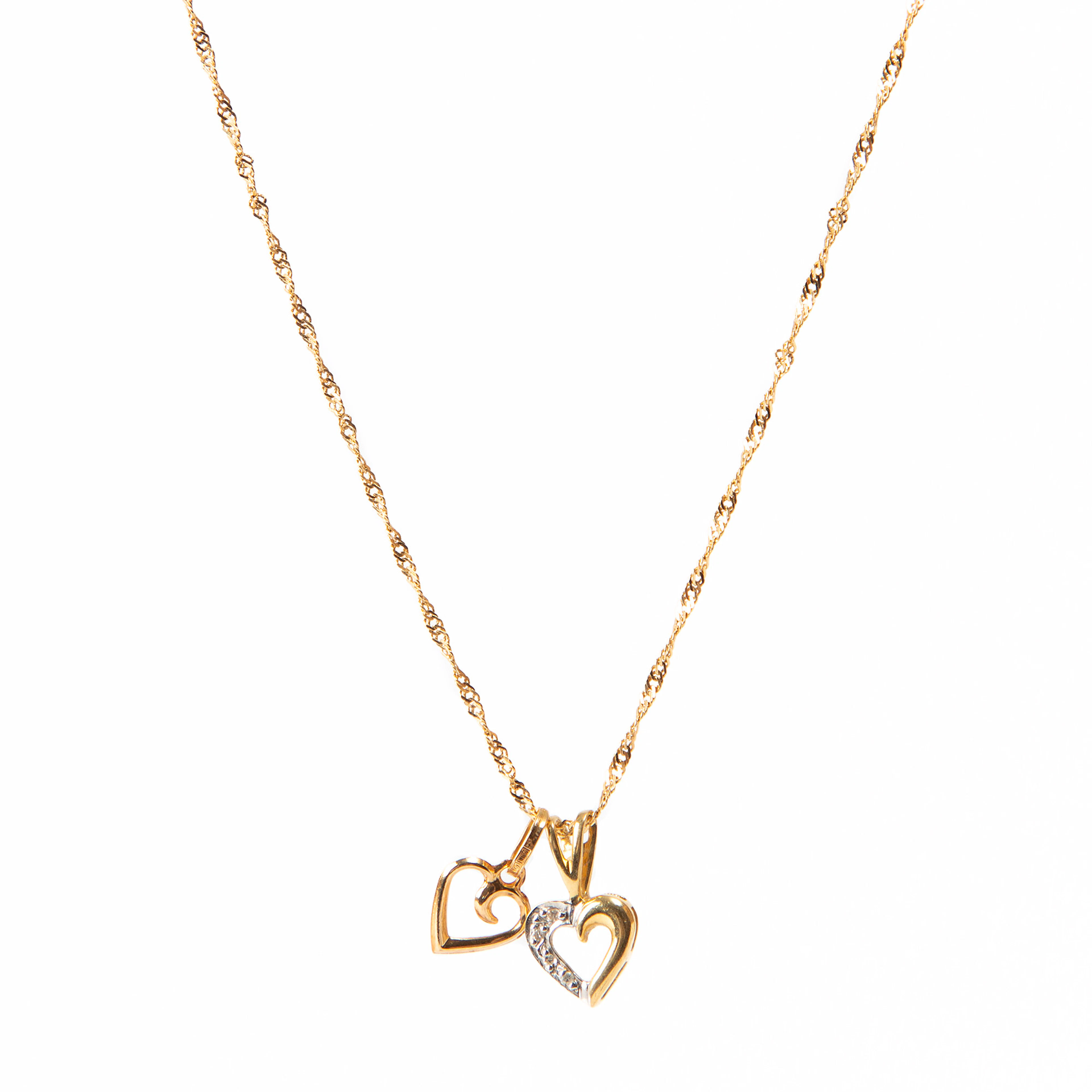 HÄNGEN, 2 st, 18K guld och vitguld med fyra diamanter.