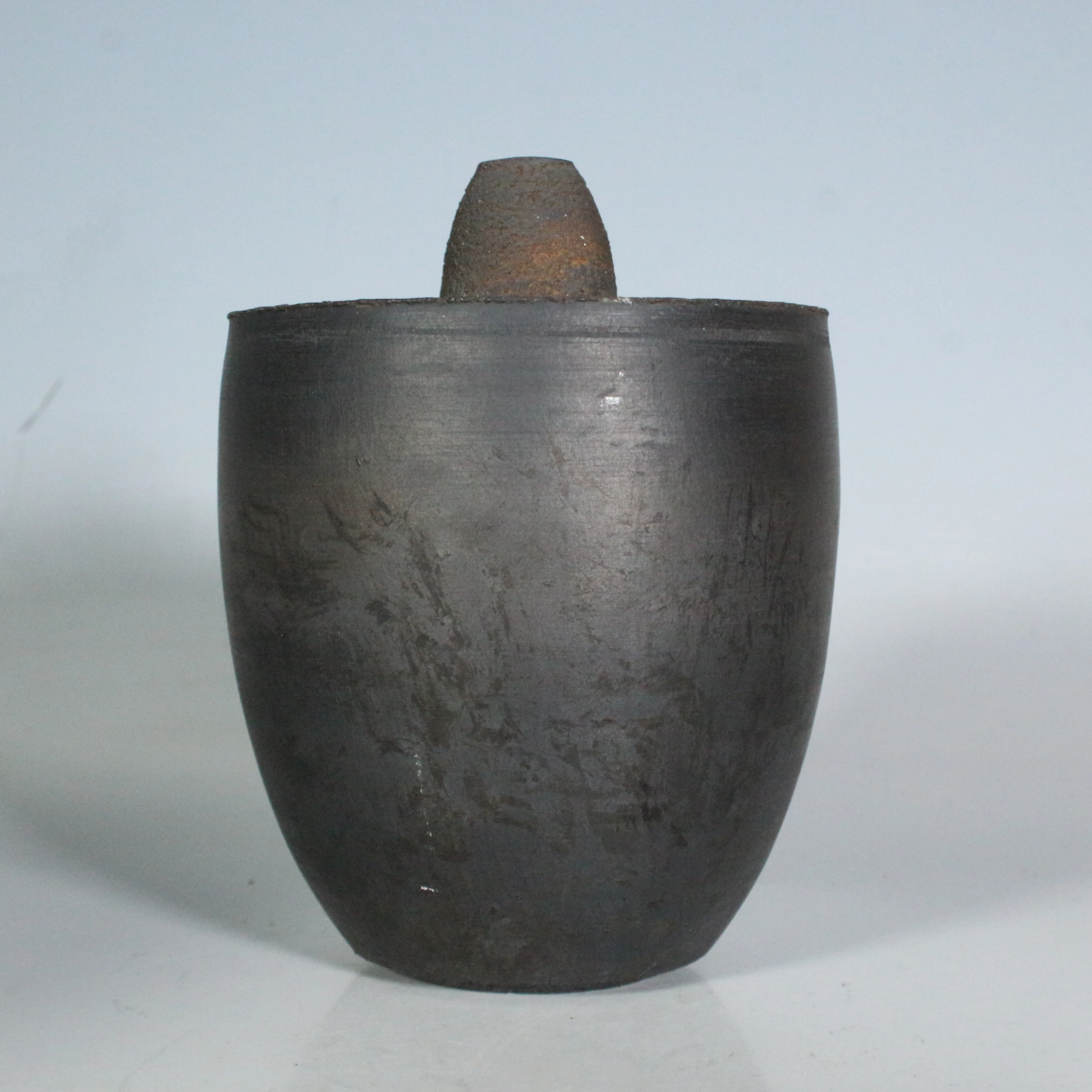 EVA STOLL. Keramikvase, signiert.