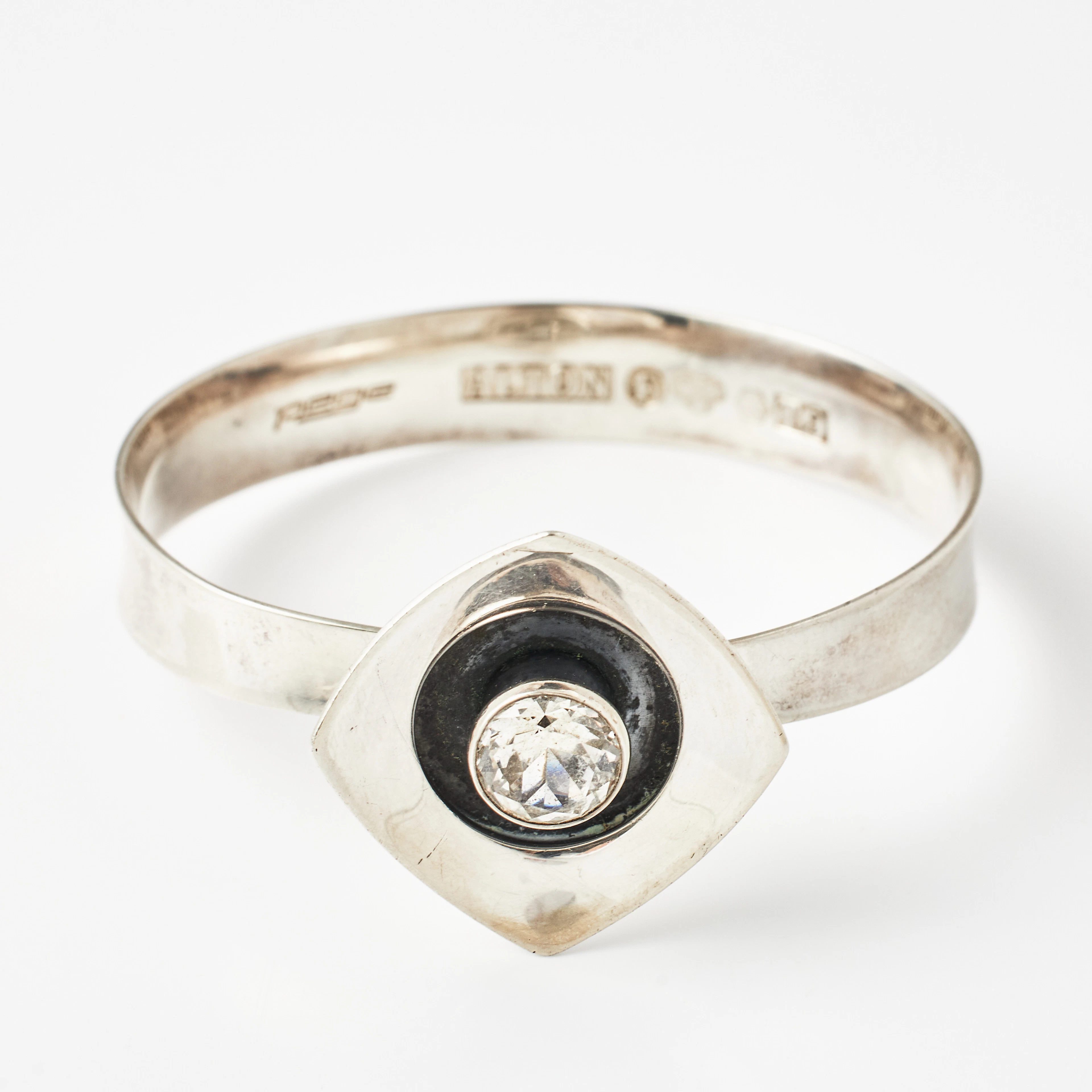 KARL-ERIK PALMBERG, armring, silver, dekor med fasettslipad vit syntetisk