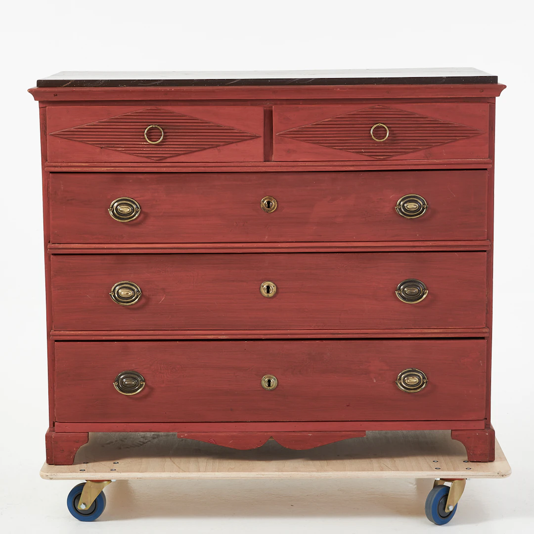 BYRÅ, 1800-talets första hälft, gustaviansk stil, bemålad, beslag i mässing.