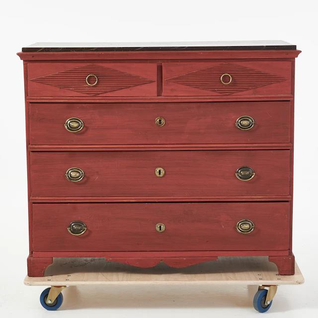 BYRÅ, 1800-talets första hälft, gustaviansk stil, bemålad, beslag i mässing.