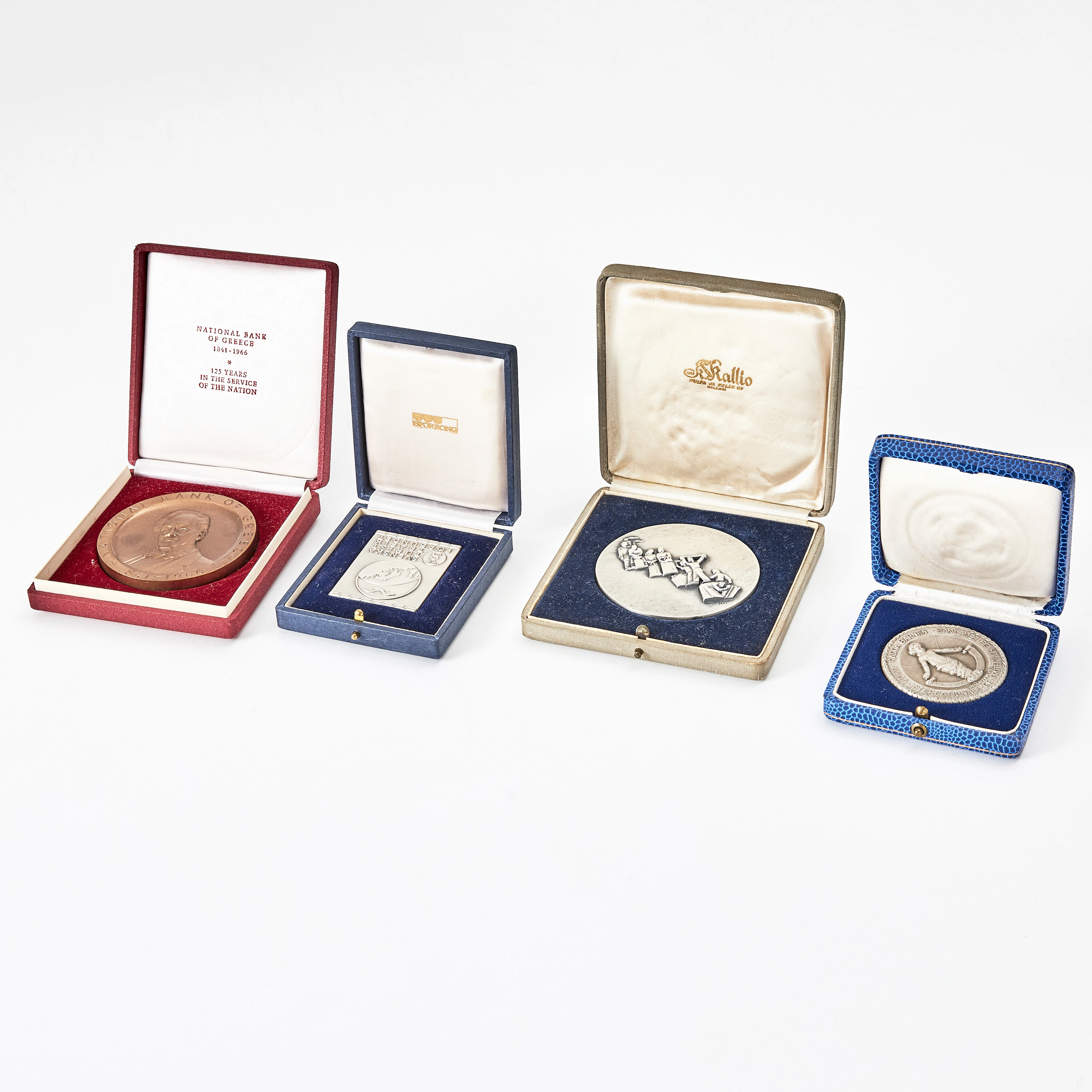 MINNESMEDALJER, 4 st., varav 3 i silver, Rädda Barnen, Finlands bank