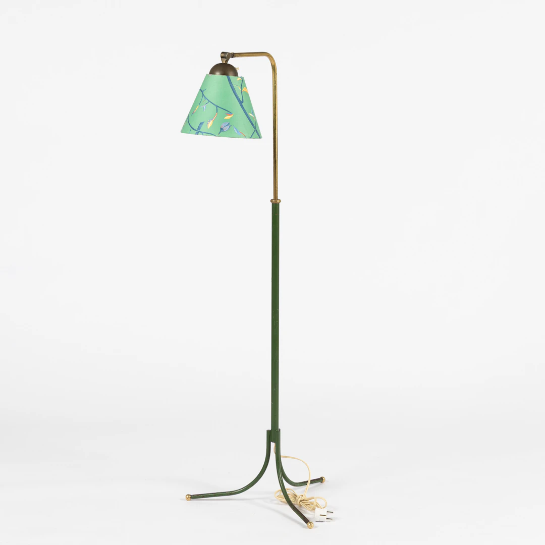 JOSEF FRANK. Golvlampa, "1842", Firma Svenskt Tenn, mässing, delvis