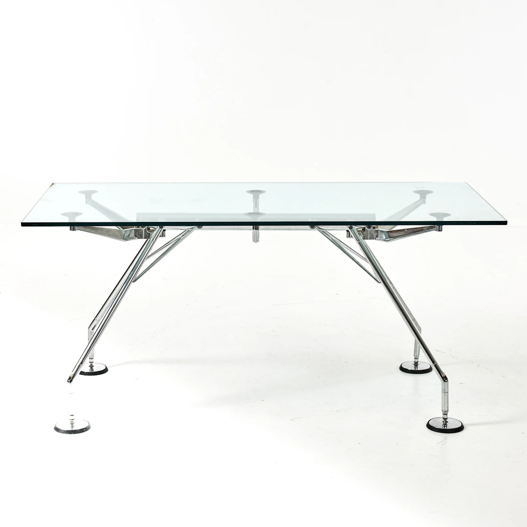 ORMAN FOSTER. Bord, "Nomos" för Tecno. Designår 1986.