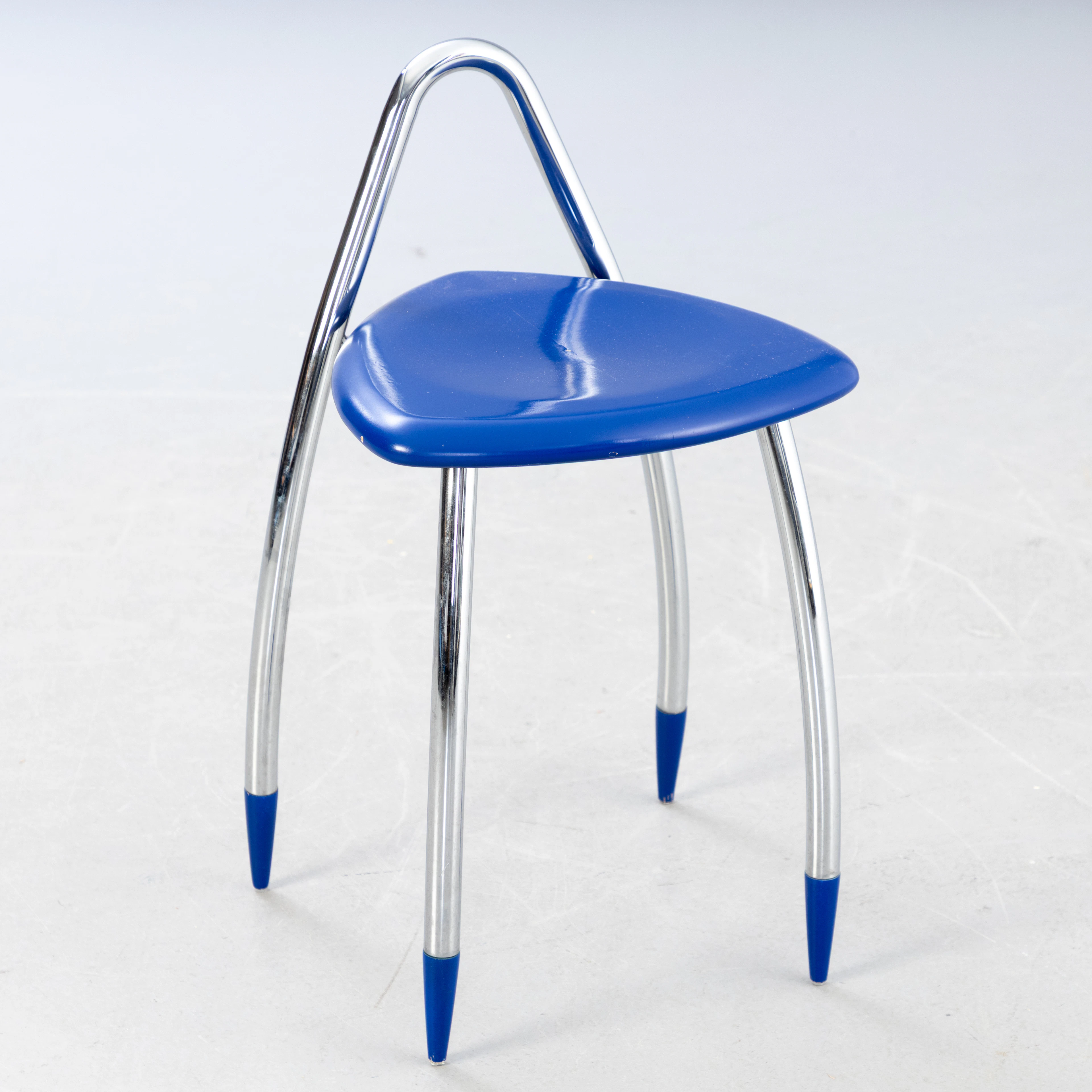 icol, blauer Hocker, wohl 1990er Jahre.