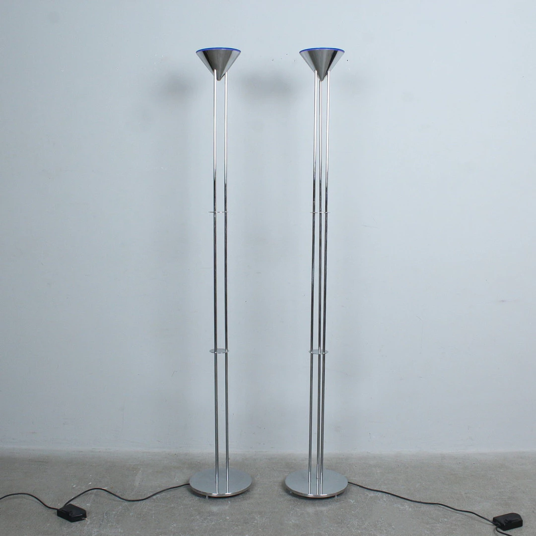 CLASSICON. ClassiCon. Paar Stehlampen der 1980er, Chrom, Glas.