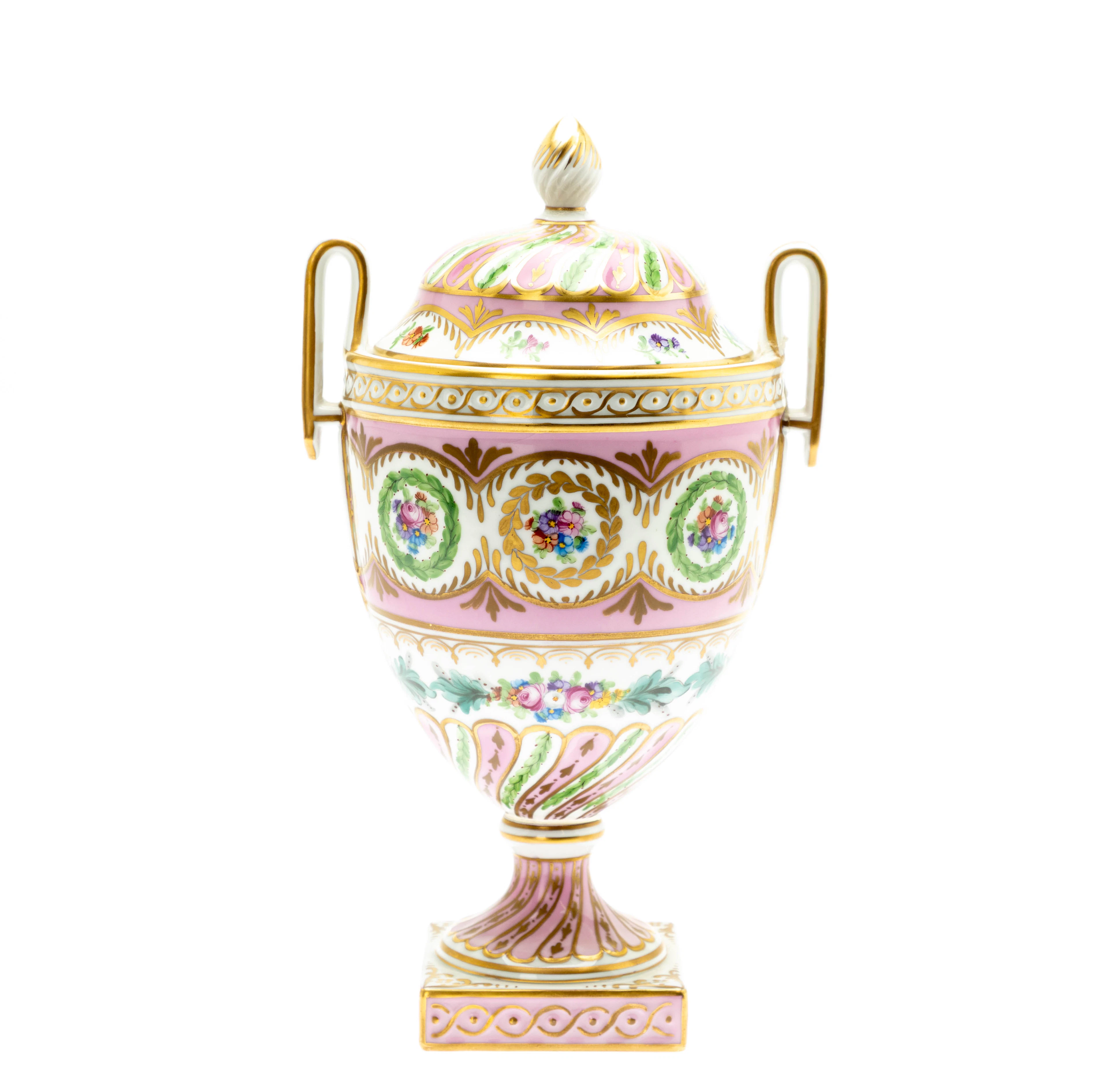 CARL THIEME. Deckelvase, Dresden, 20. Jh.