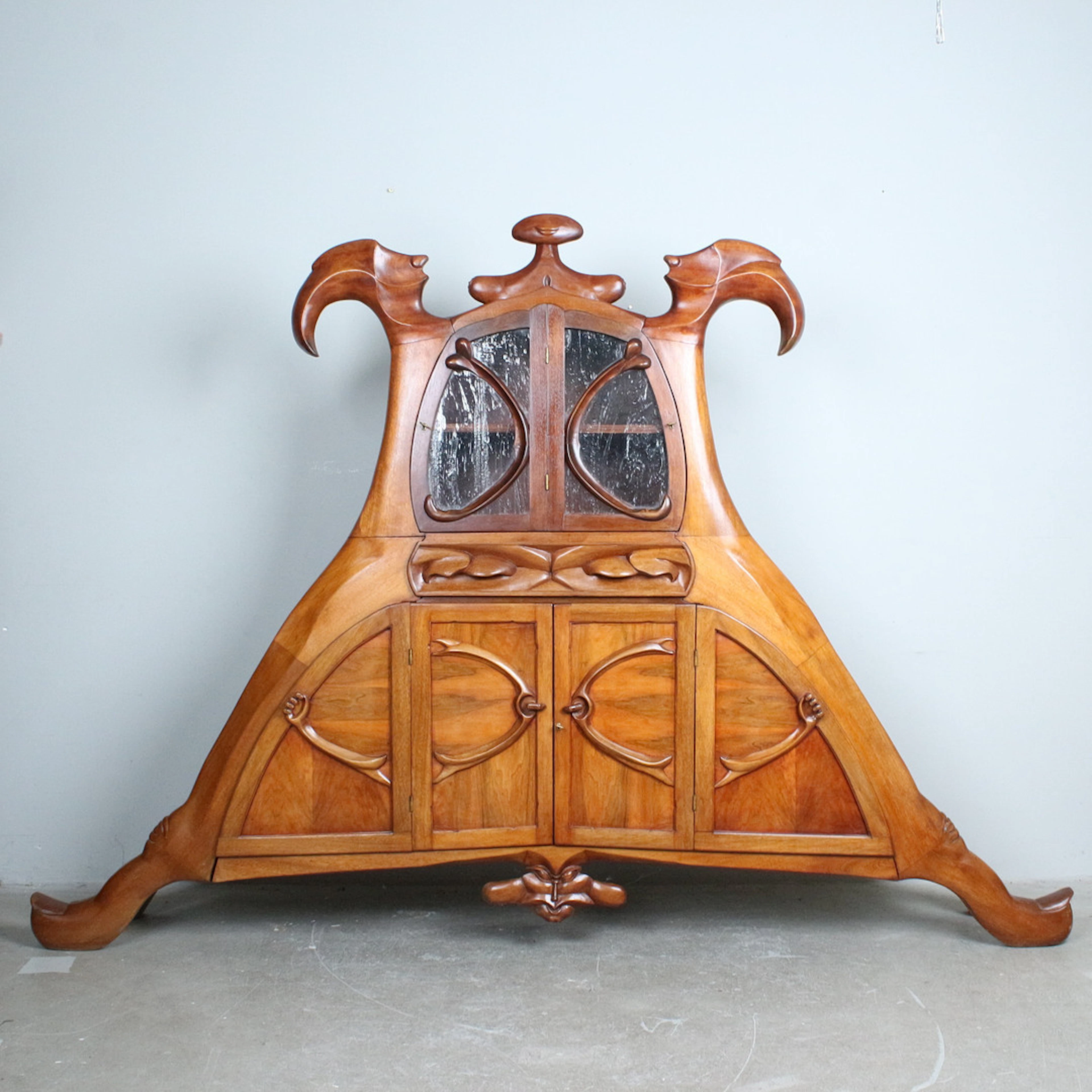 Meisterstück, unikaler Buffet-Schrank, monogrammiert, signiert 1917