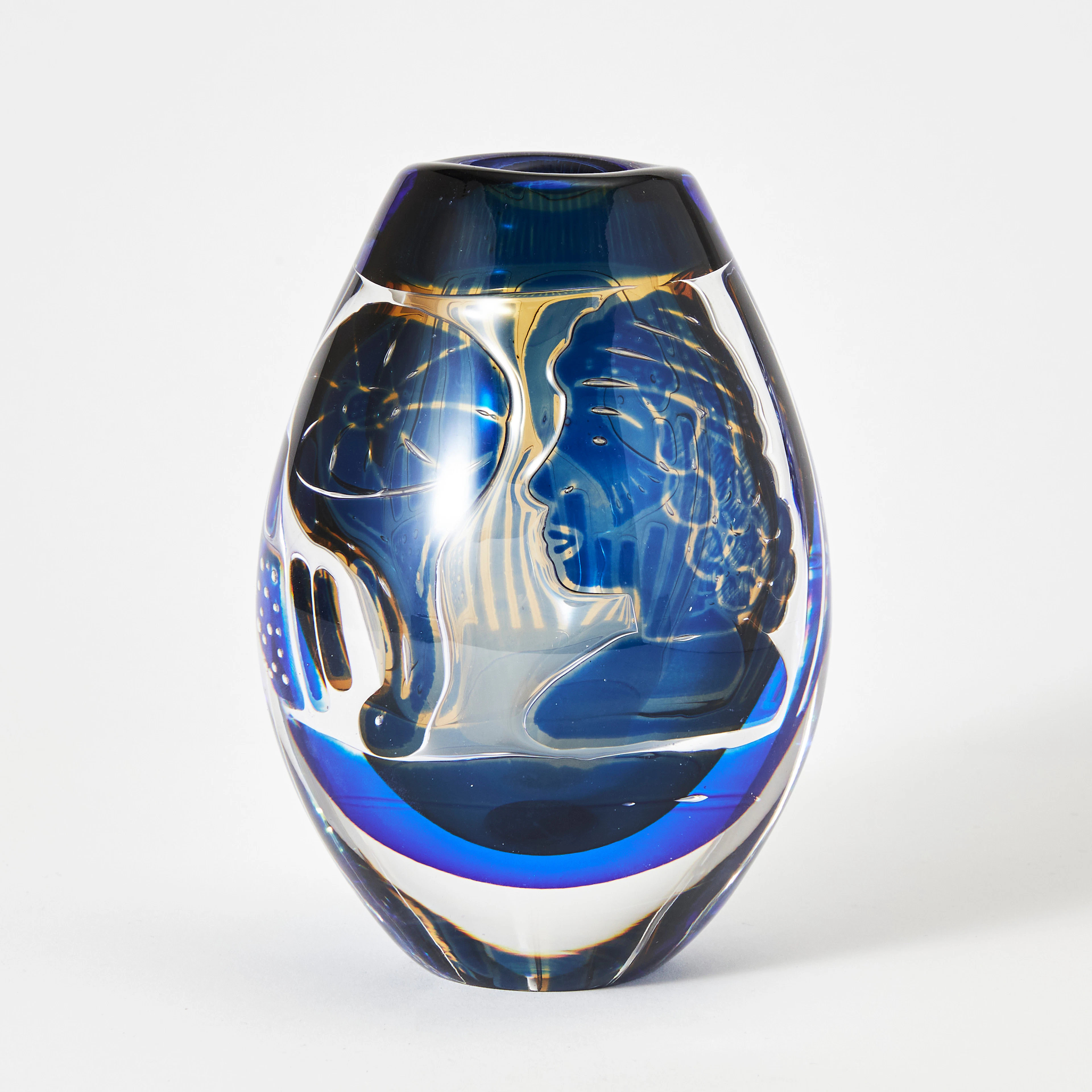 EDVIN ÖHRSTRÖM. "Flickan och duvan", vas, glas, ariel, Orrefors.
