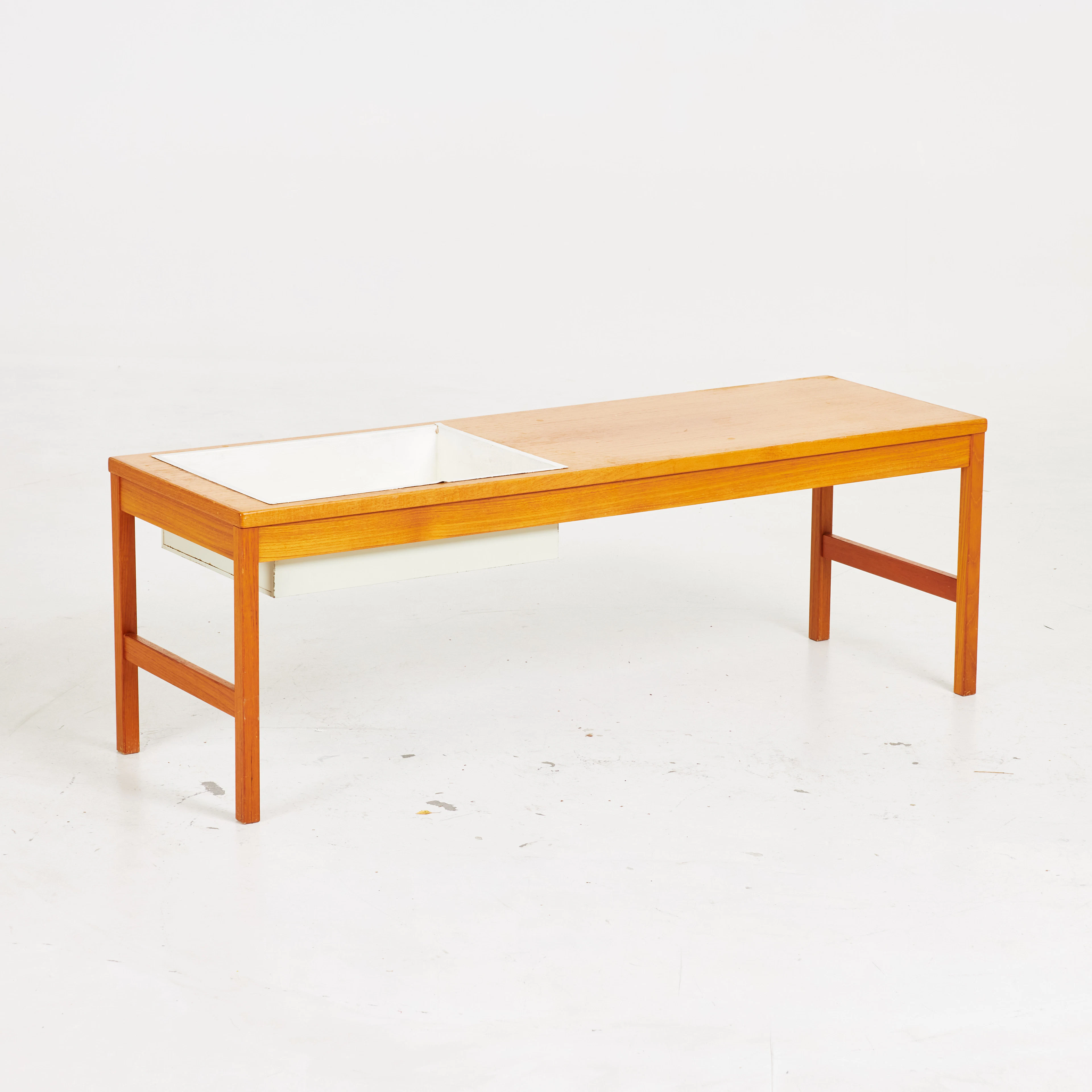BLOMBORD/BÄNK, teak, med insats i lackerad metall, HMB, Rörvik.