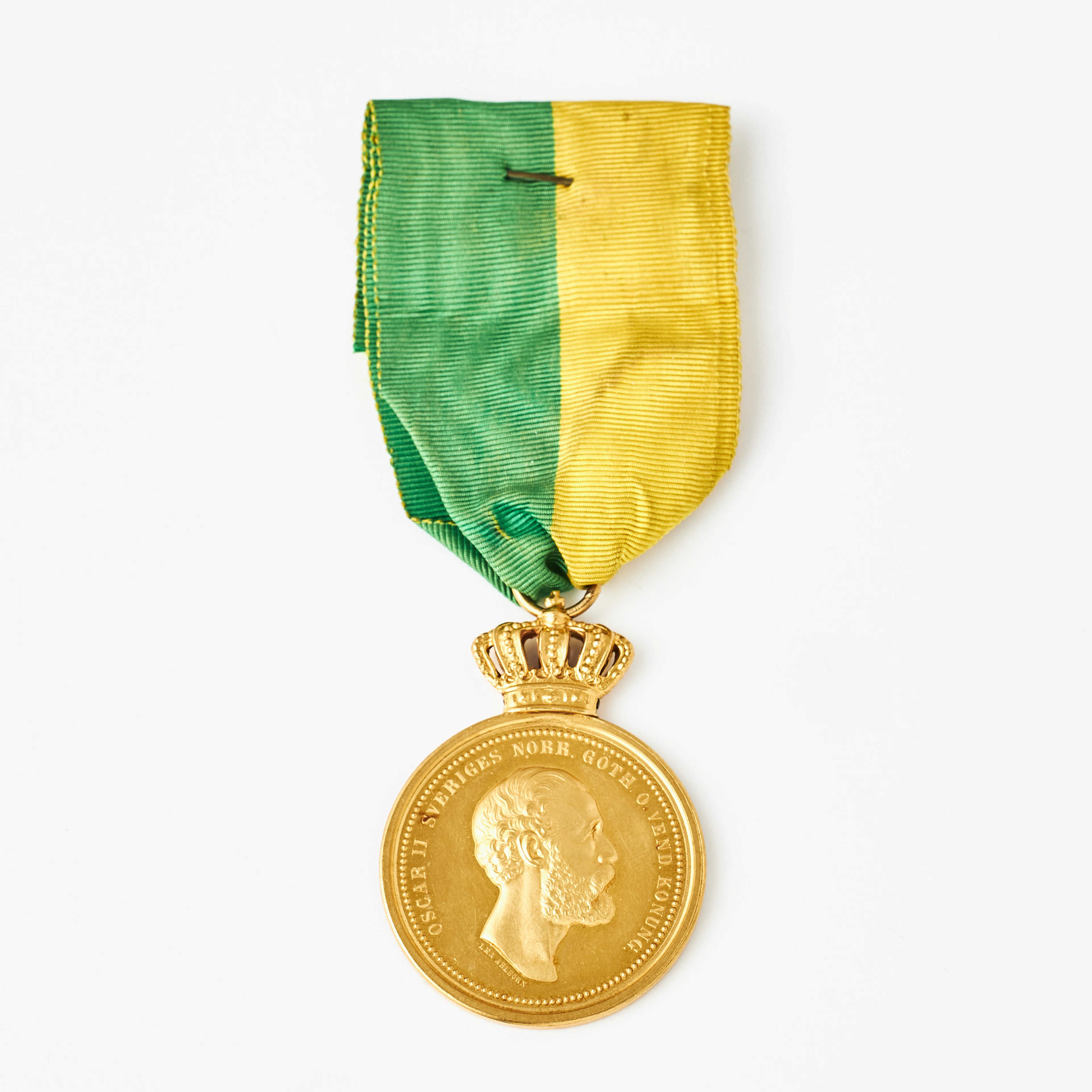 MEDALJ, 23 k guld, ring av 18 k guld, Oscar II, Kungliga Patriotiska