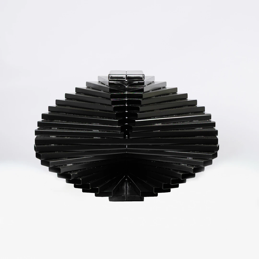 ARNE JONES. Trädgårdsskulptur, "Yin-Yan III", svartlackerat järn, 1970.