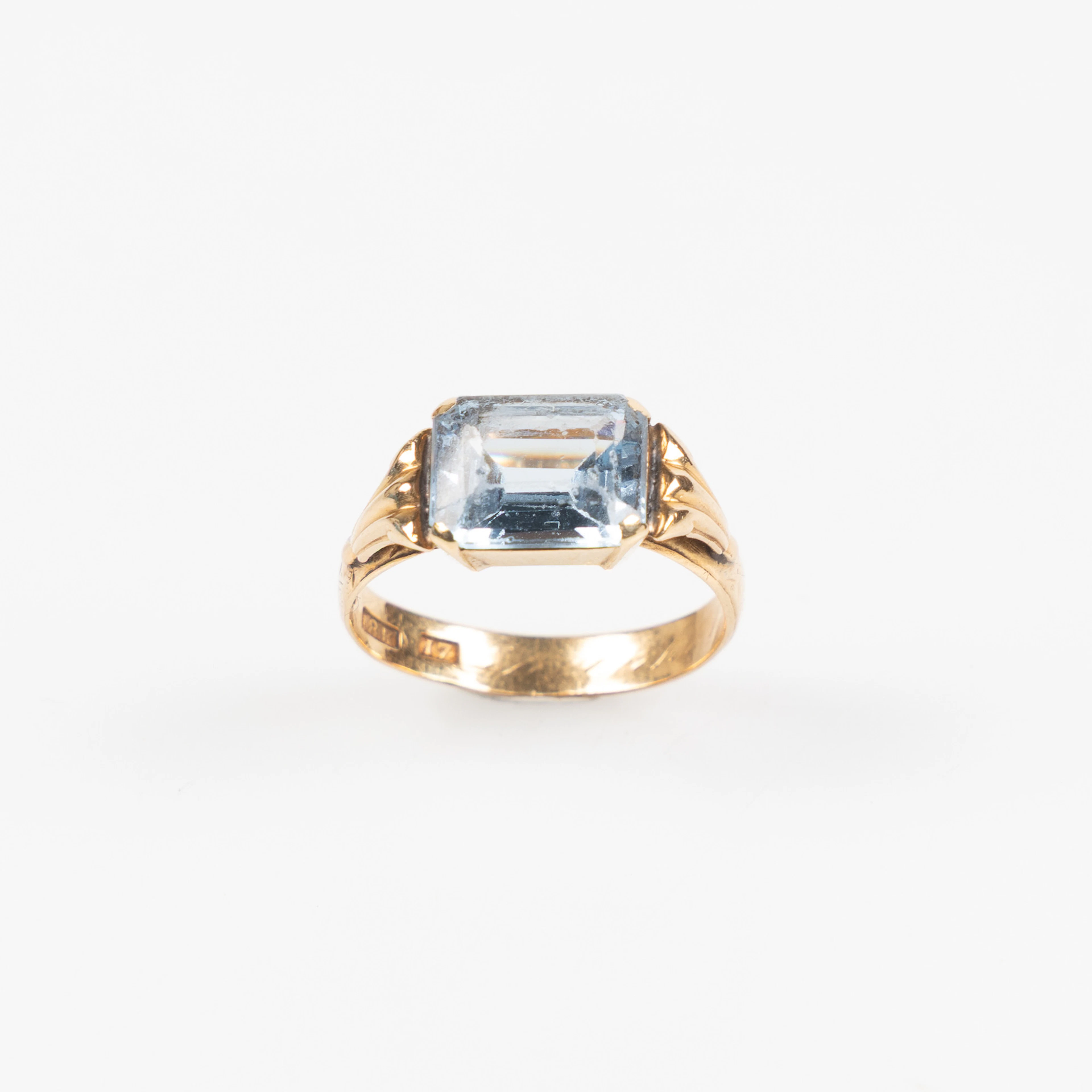 RING, 18K guld, syntetisk spinell.