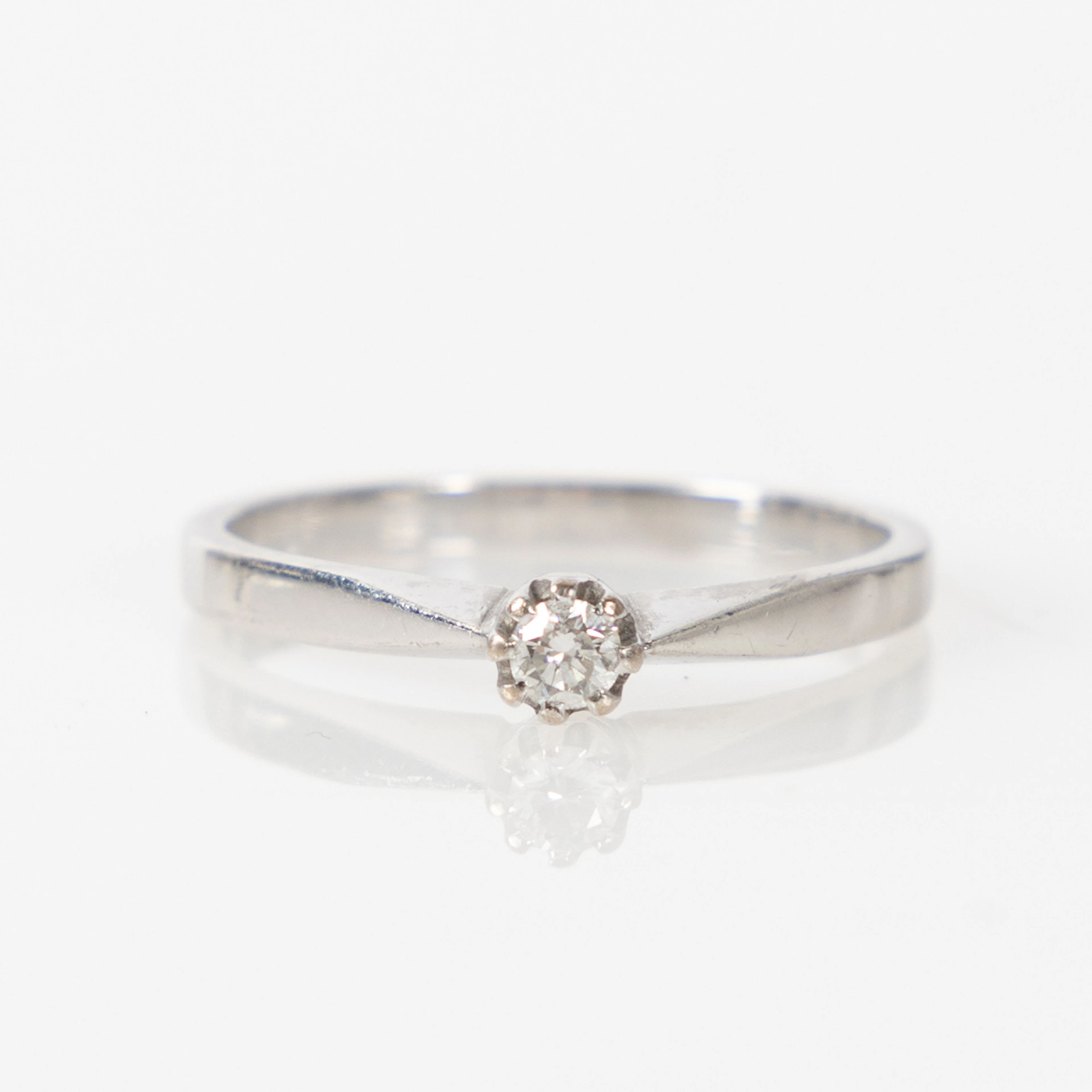 RING, 18K vitguld, briljantslipad diamant 0.13 ct.