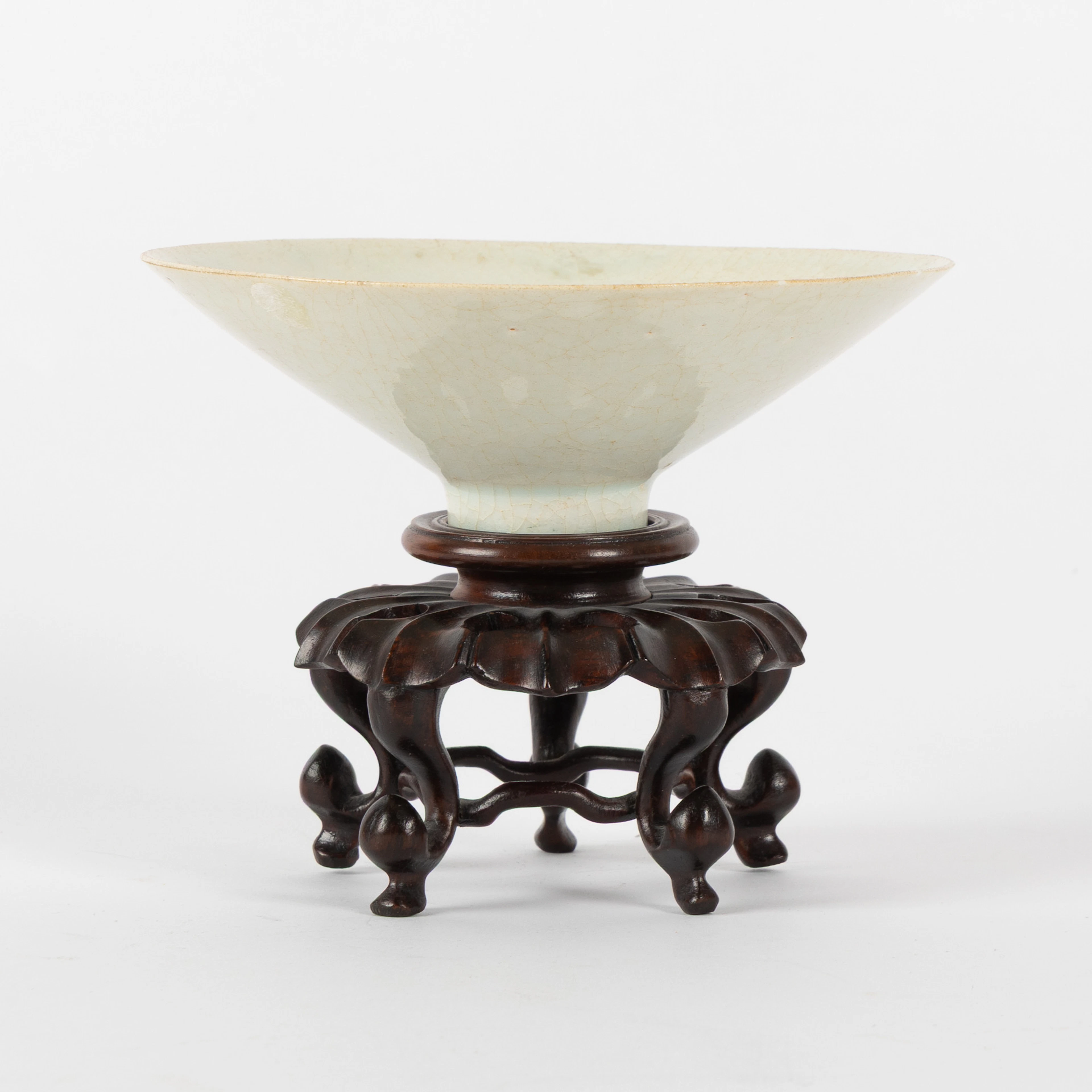 SKÅL, Kina, troligen Song (960–1279), Qingbai dekor av blommor och