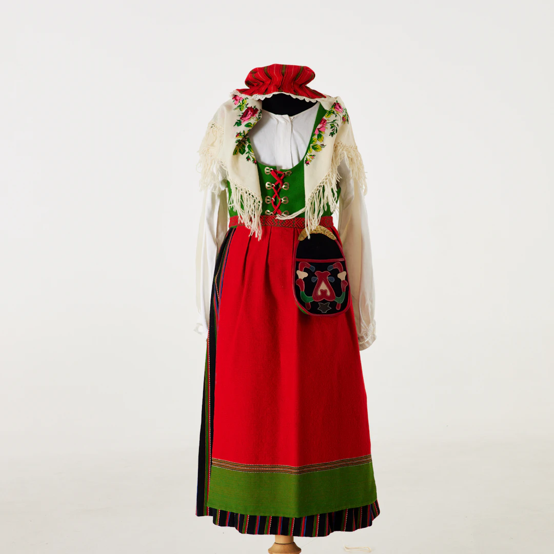 FOLKDRÄKT. Sundborn, Dalarna, 1900 talets mitt.