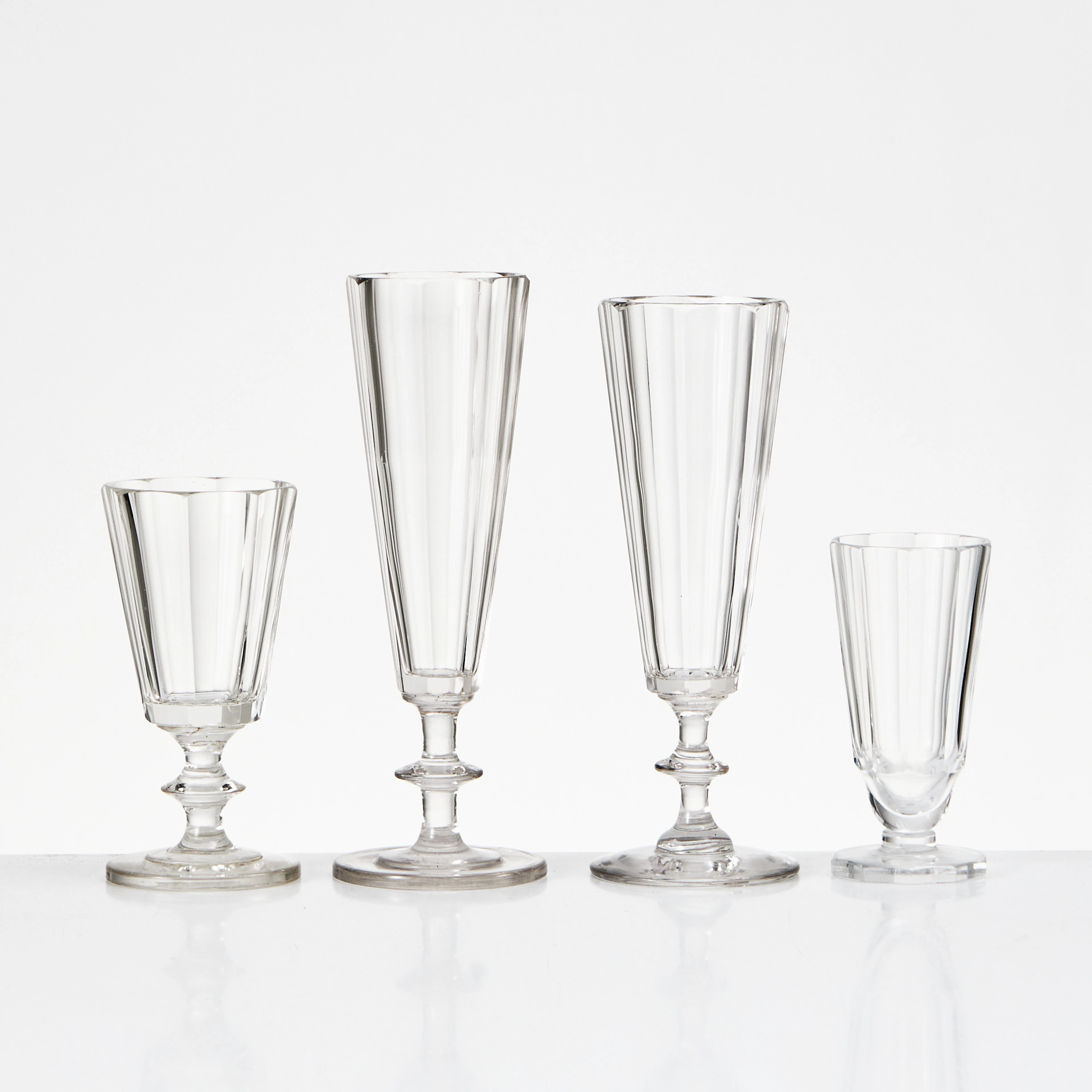 ELIS BERGH. "Karlberg", glasservis, 25 dlr., klar glasmassa, Kosta