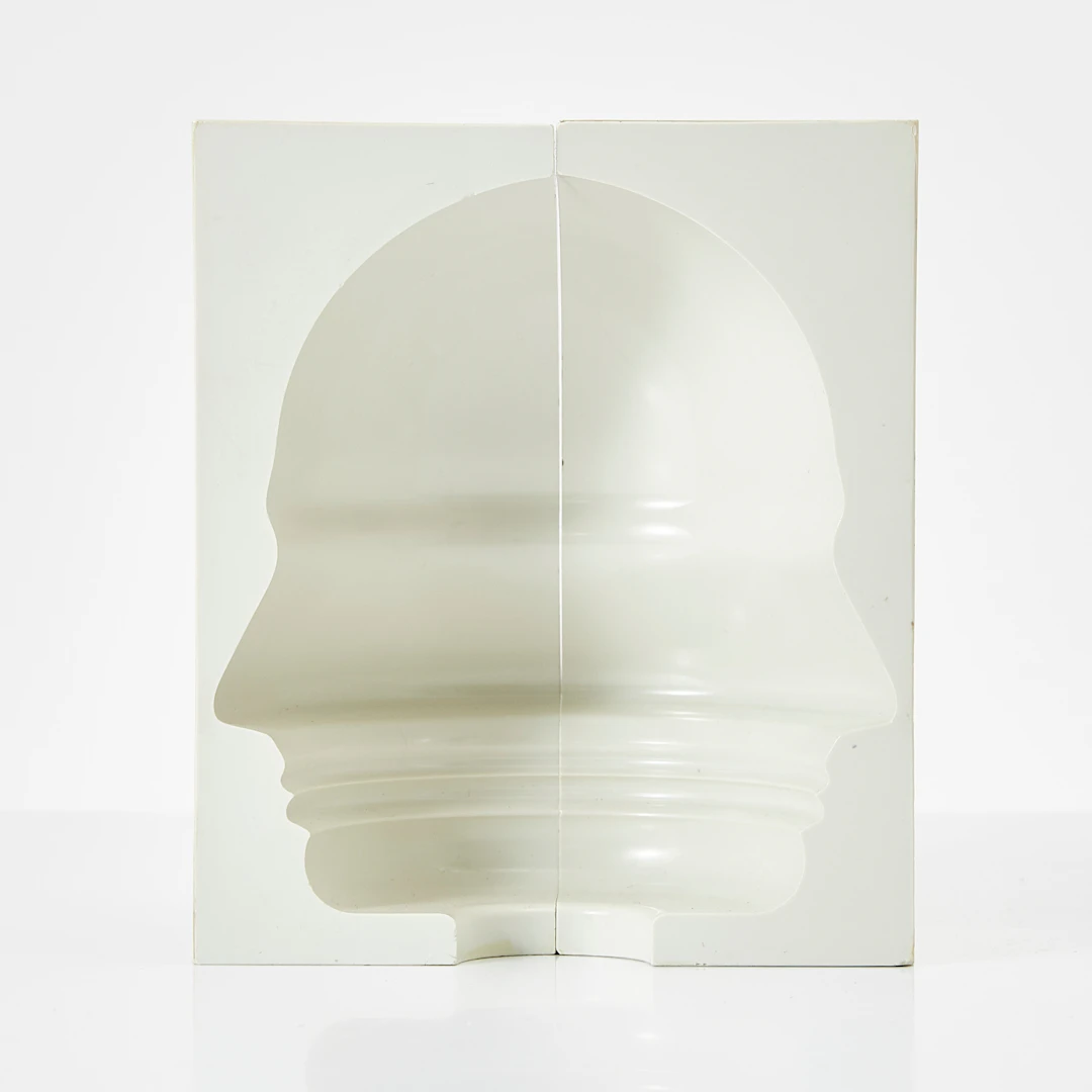 SIVERT LINDBLOM (1931-2023 Stockholm), Ansiktsprofil, plast, 2 dlr