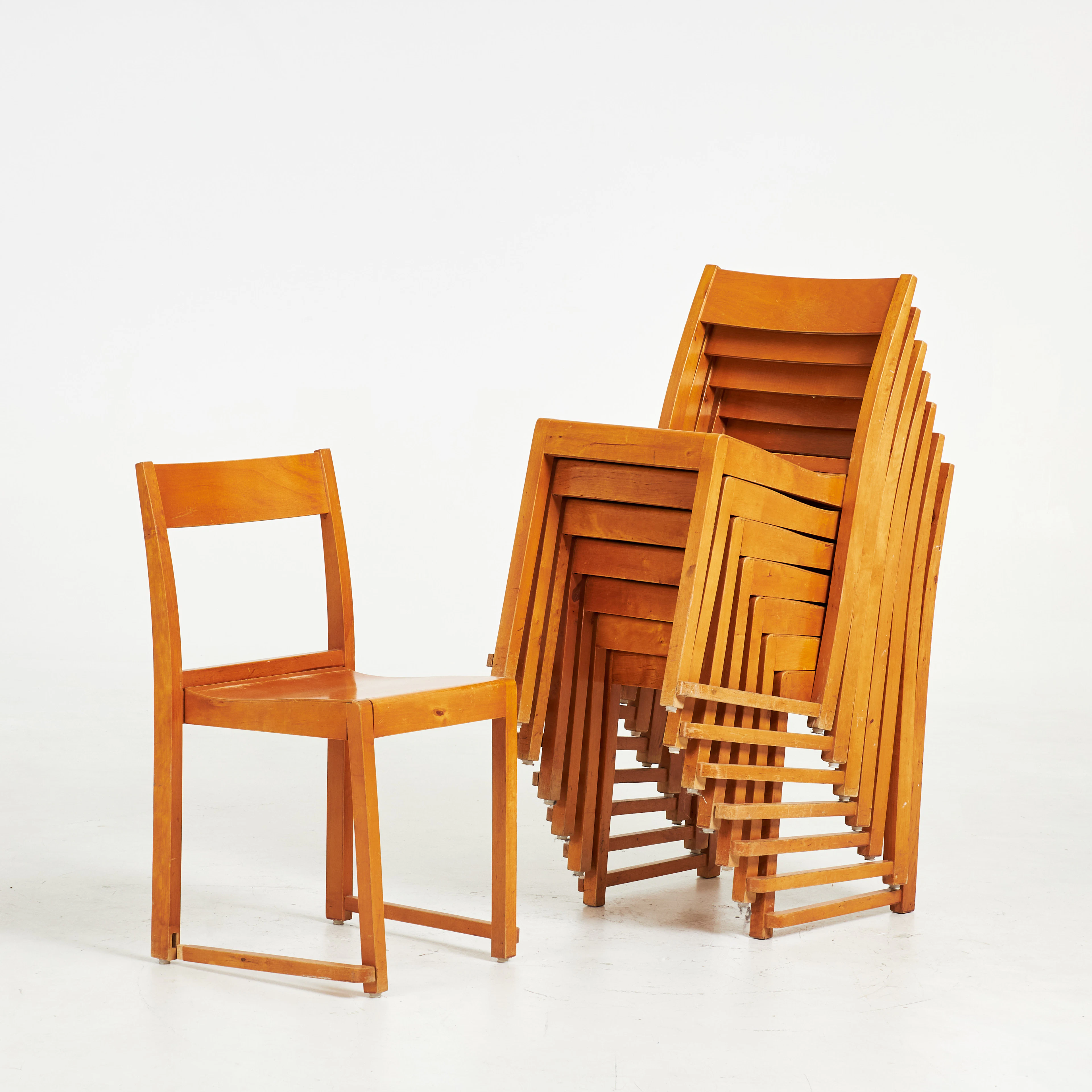 SVEN MARKELIUS. Stolar, 8st, "Orkesterstolen", björk, stapelbara.