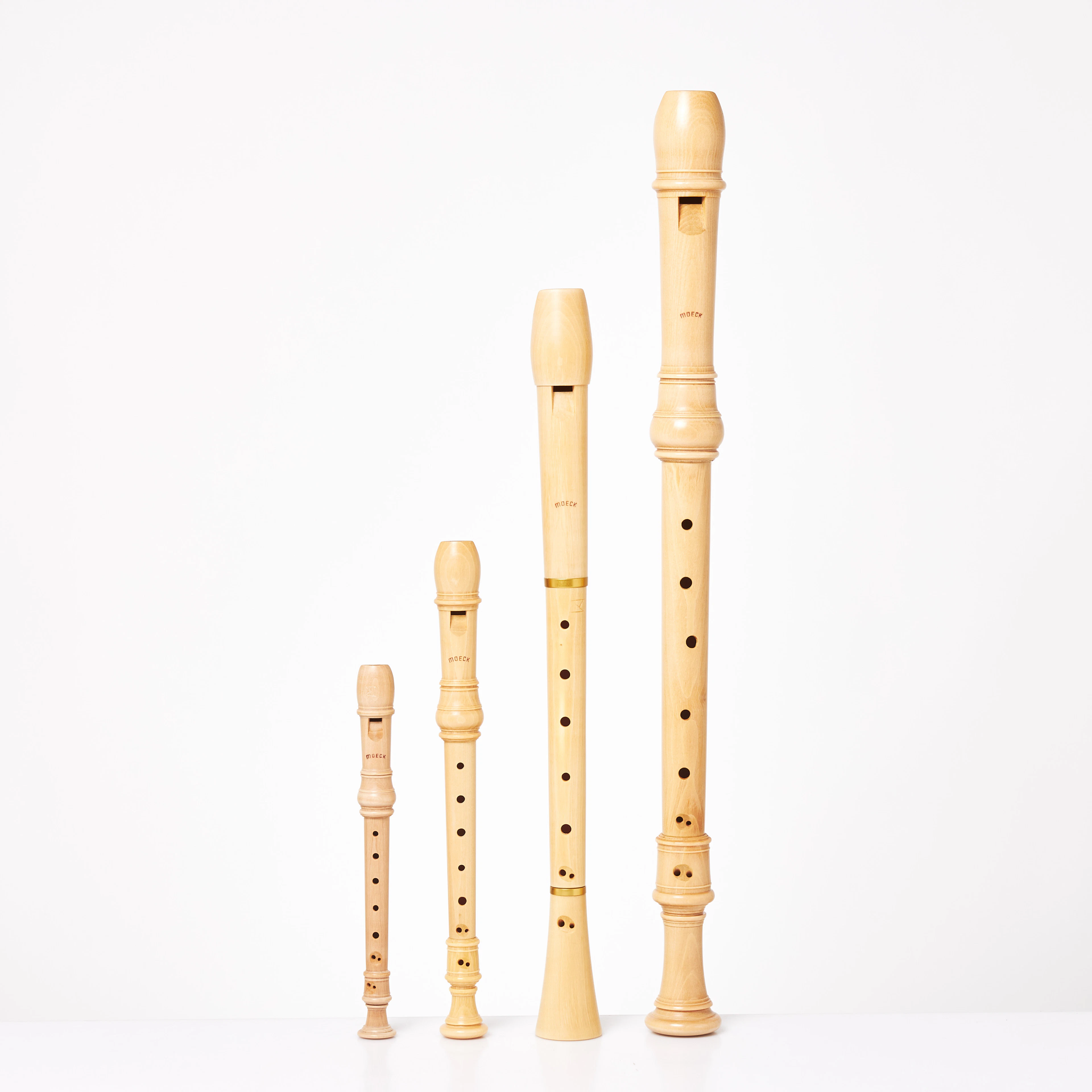 FLÖJTER. 4 st, Moeck, trä, sopran, sopranini, tenor, i askar.