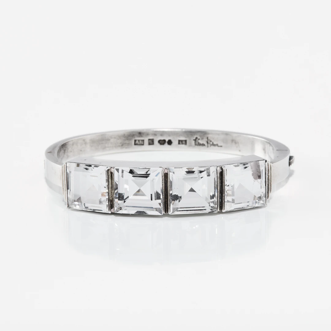 WIWEN NILSSON. Armring, sterlingsilver med bergkristall, Lund 1937.