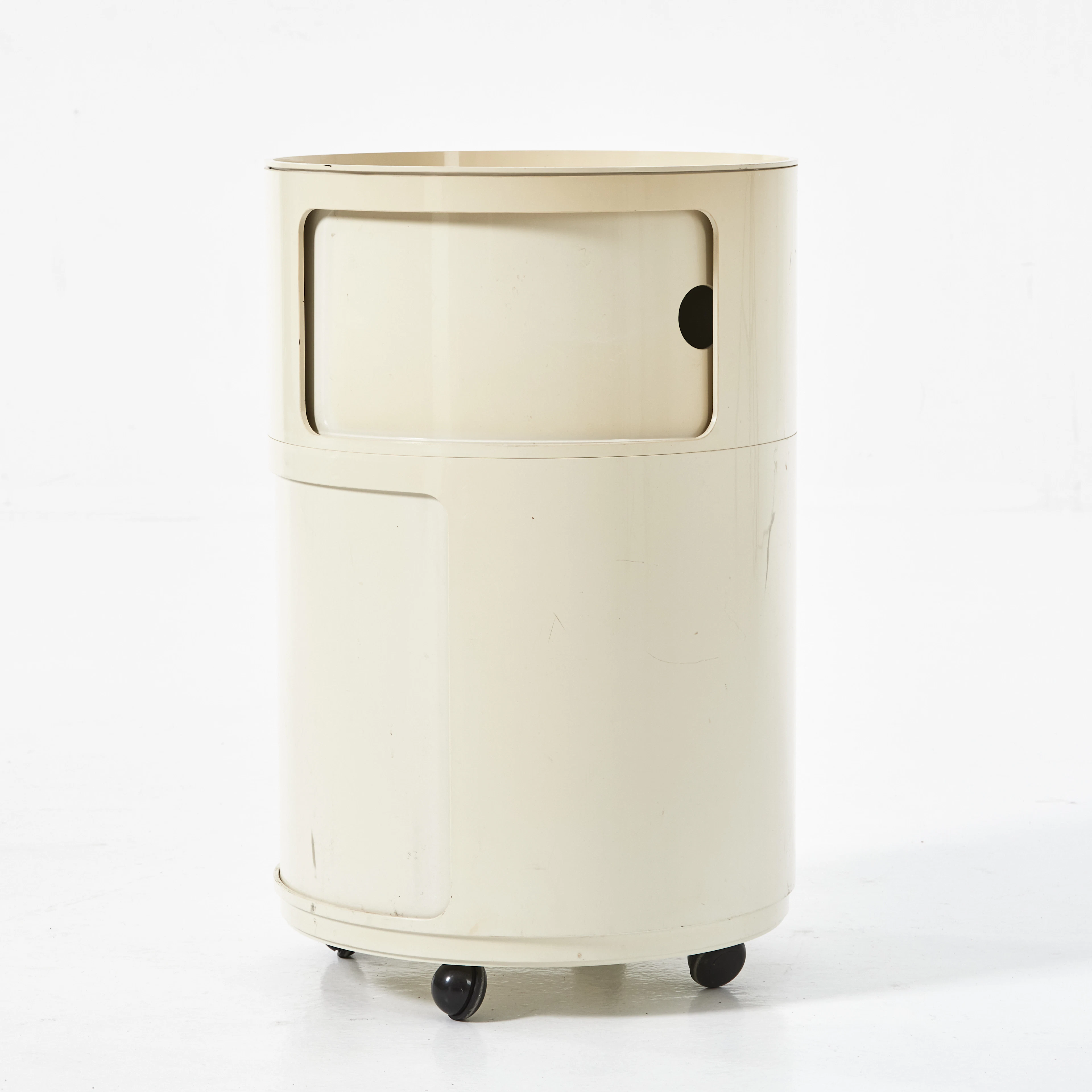 ANNA CARTELLI. Hurts, Componibili, Kartell, vit plast, cylinderform.