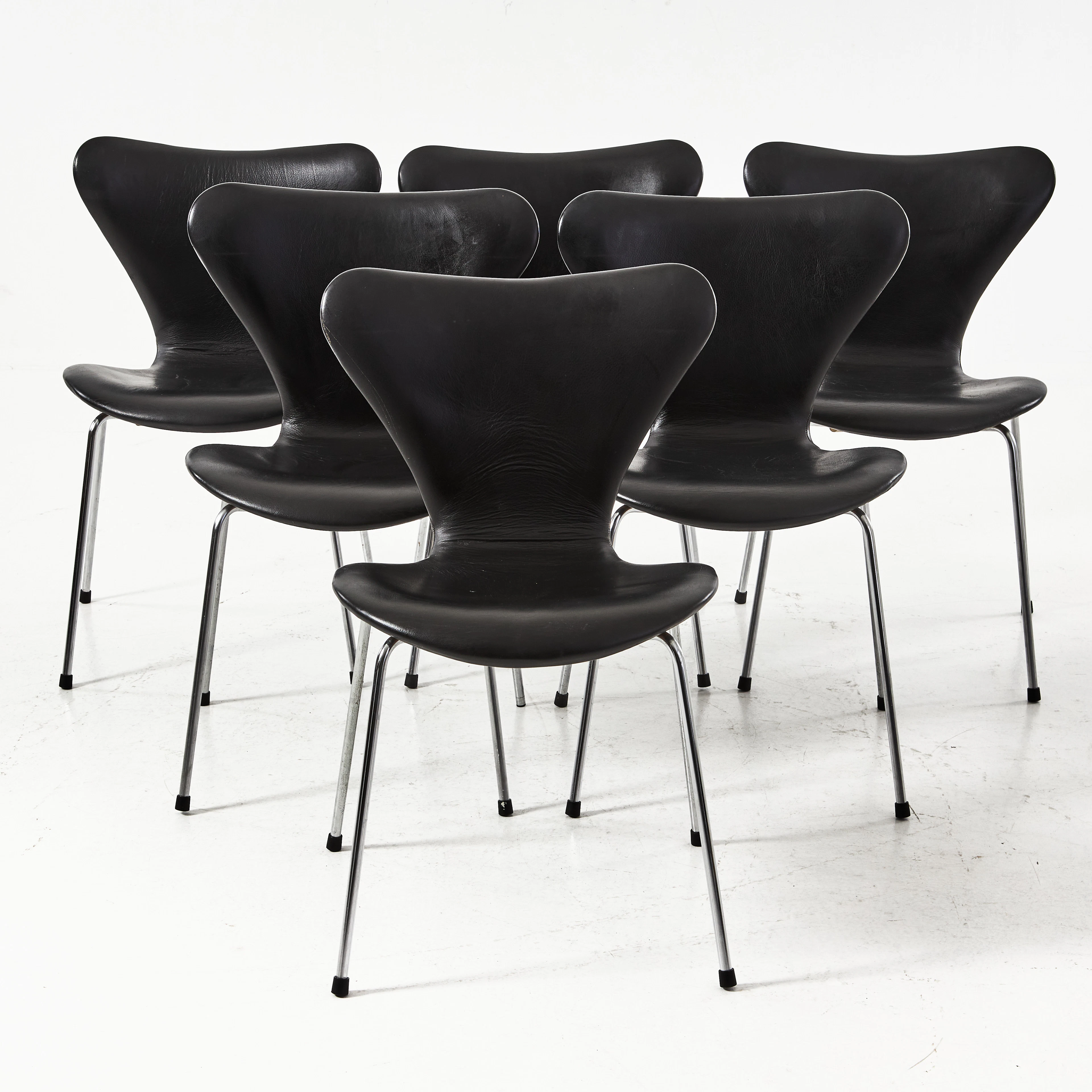 ARNE JACOBSEN. stolar, 6 stycken "Sjuan" Fritz Hansen, stoppade och