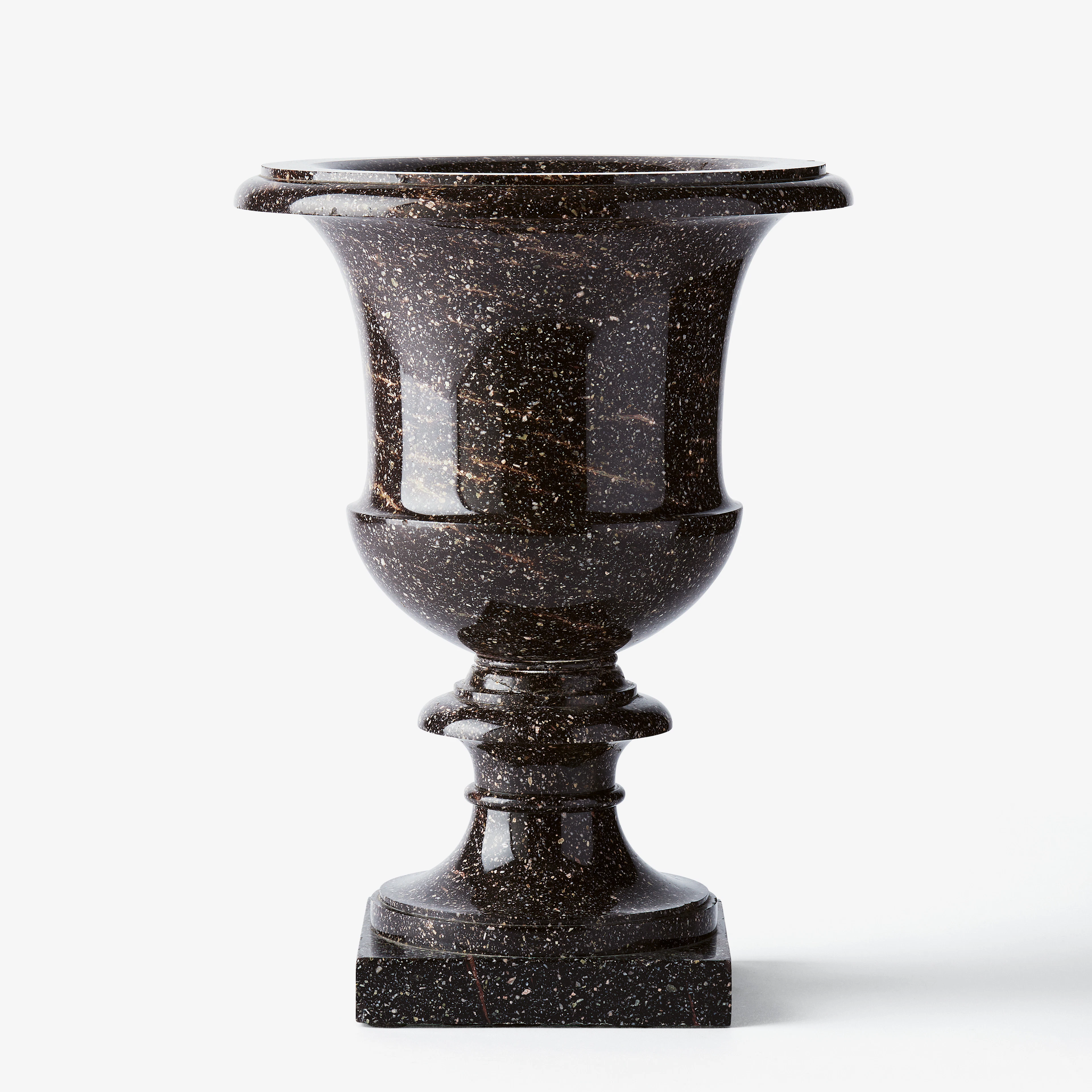 URNA, sengustaviansk, 1800-talets första kvartal, Blybergsporfyr från