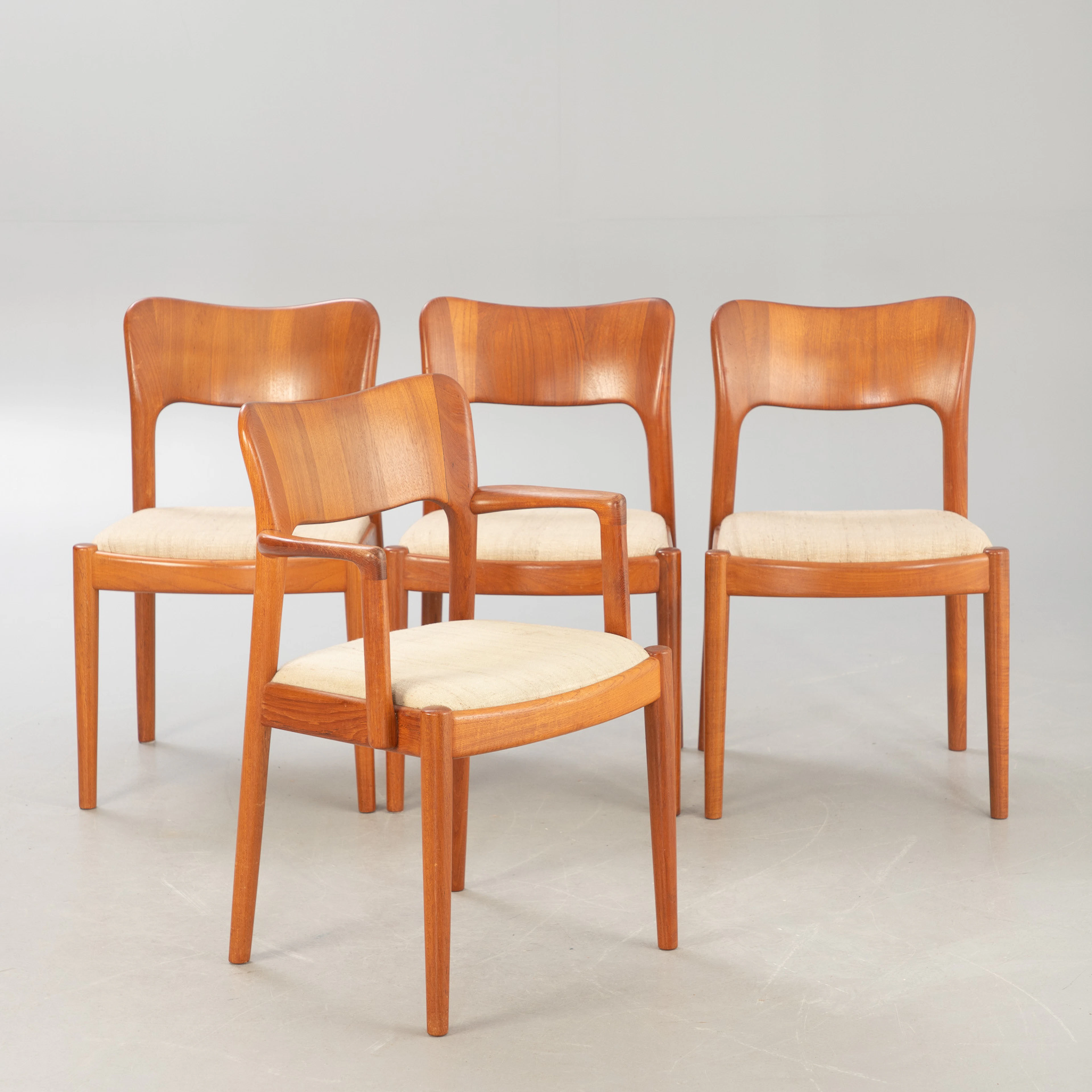 IELS KOEFOED. Hornslet, vier Stühle, Modell '177', Teak, Stoff, 1960er