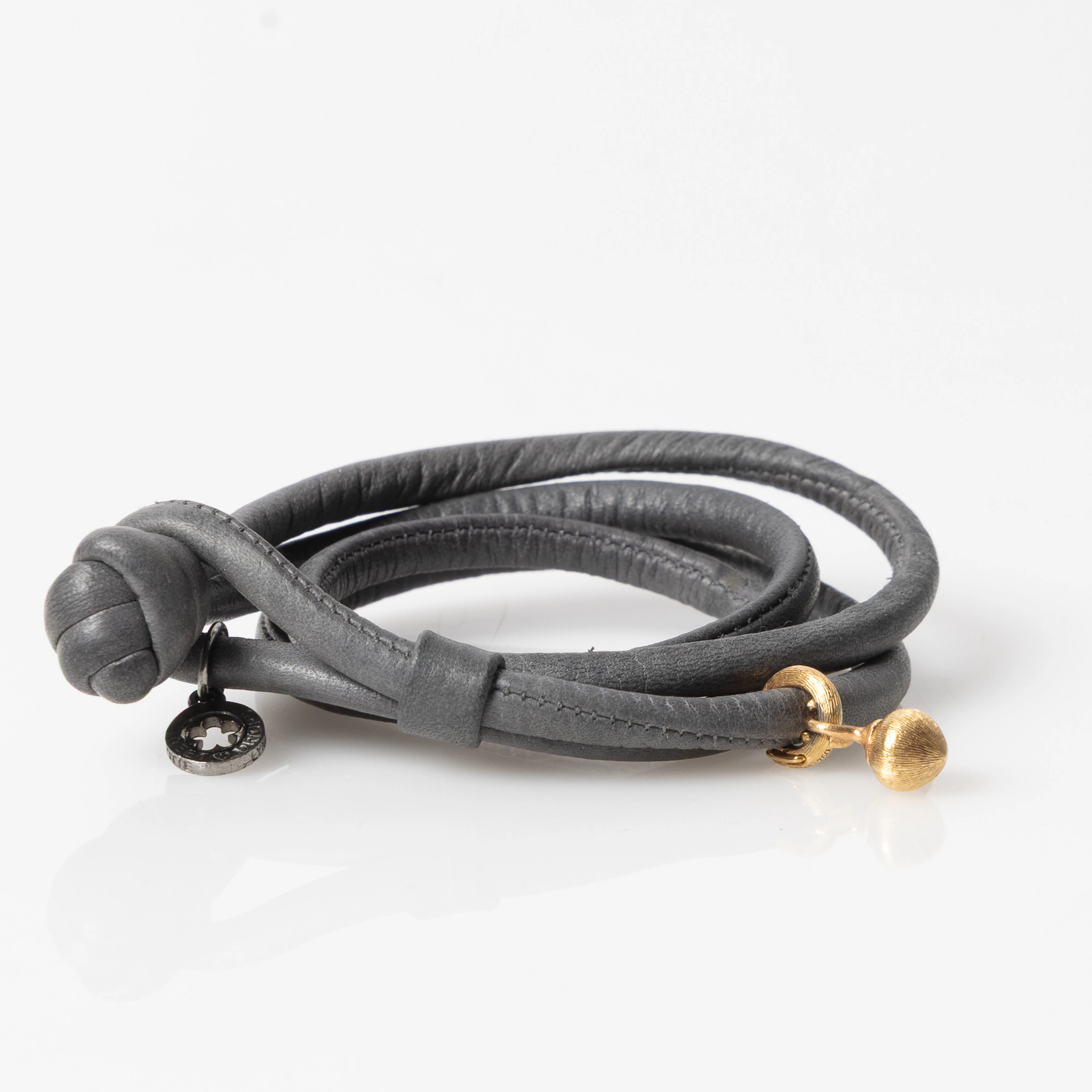 CHARLOTTE LYNGGAARD, armband med berlock 'Sweet drops' i 18K guld.