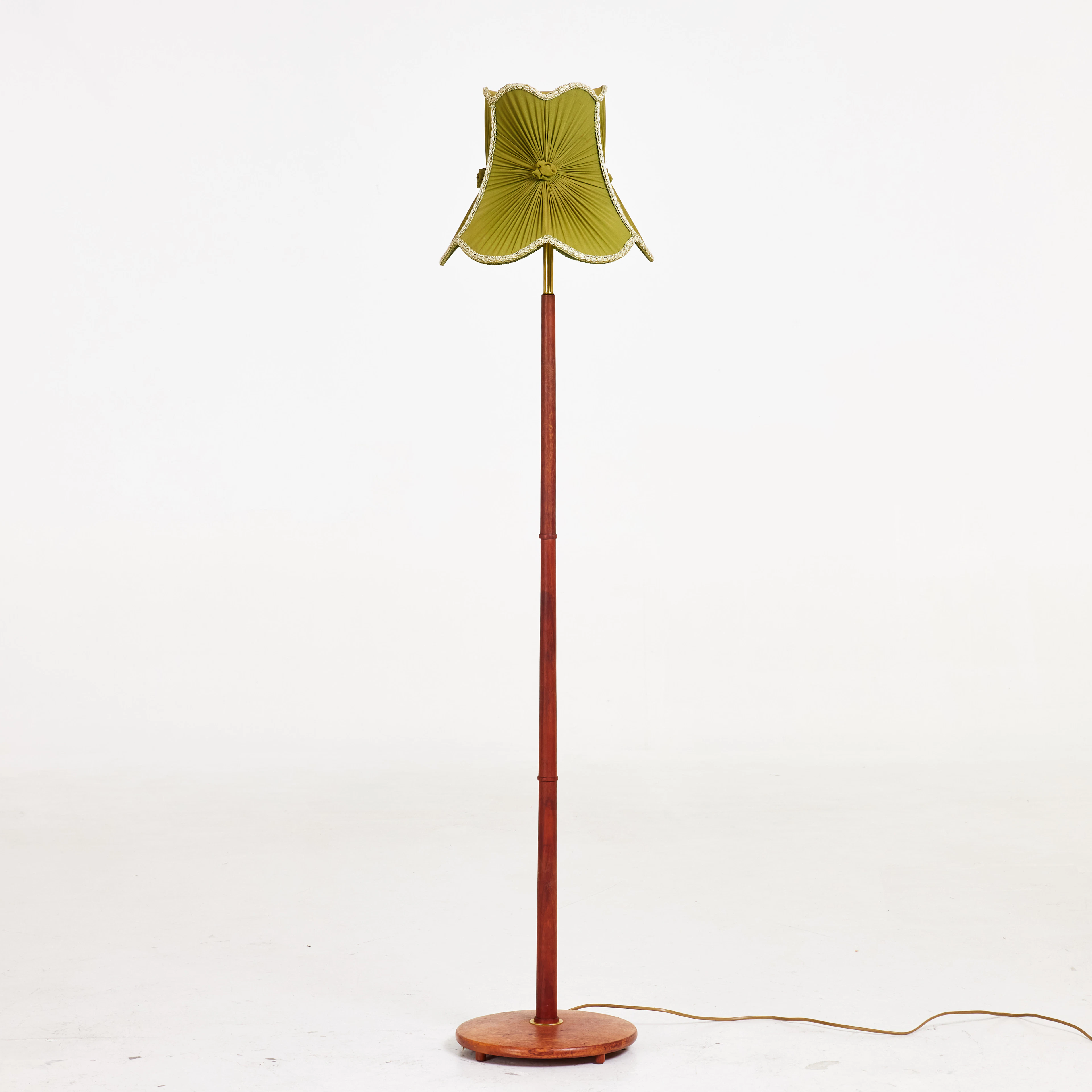 GOLVLAMPA, teak, detaljer i mässing, MAE, Möller Armatur, Eskilstuna