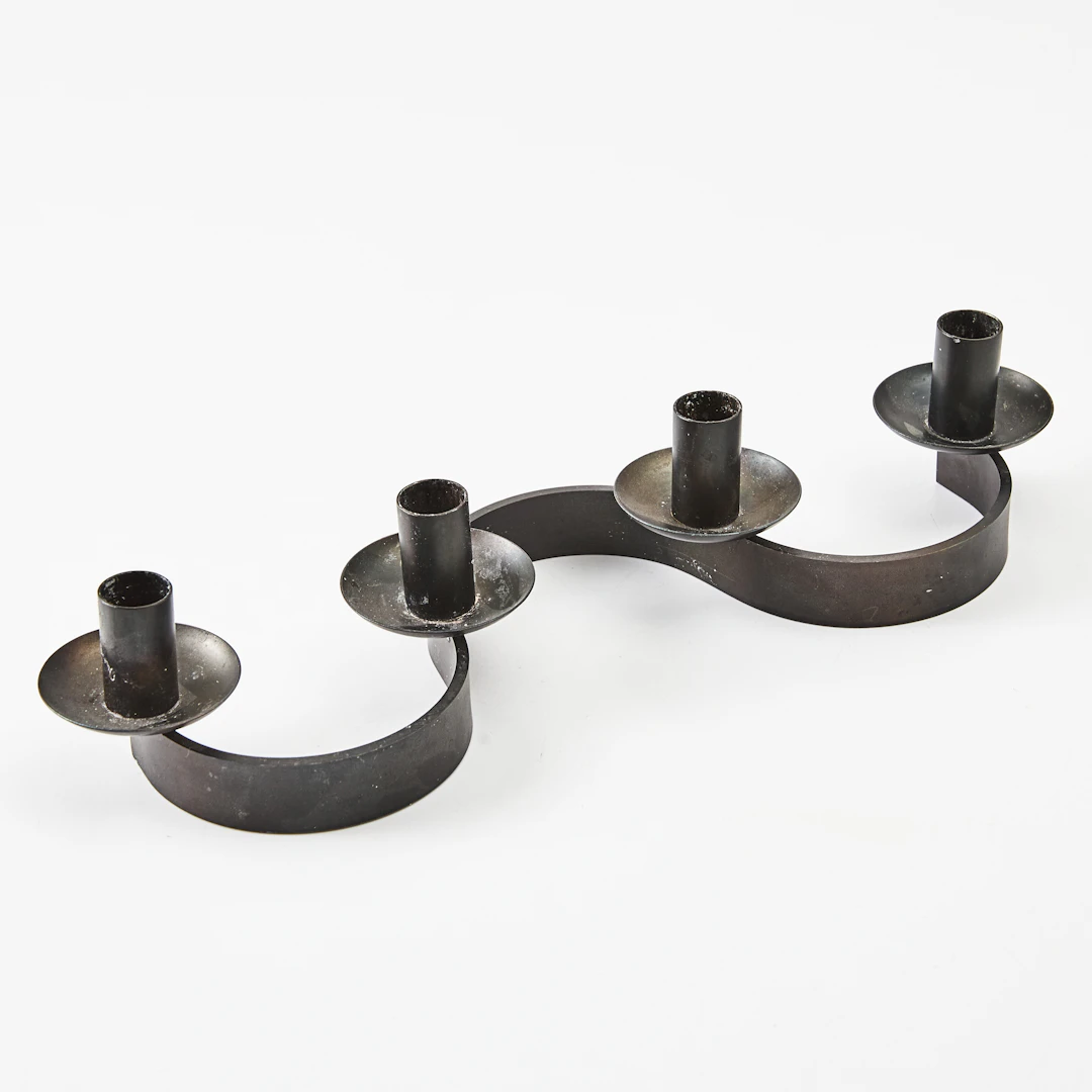 JOSEF FRANK. Ljusstake, "Slingan", svärtad metall, Firma Svenskt Tenn