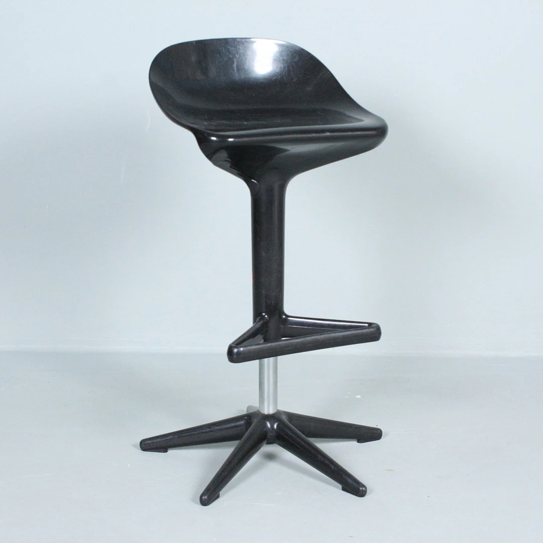 ANTONIO CITTERIO & TOAN NGUYEN. für KARTELL. Barhocker 'Spoon'.