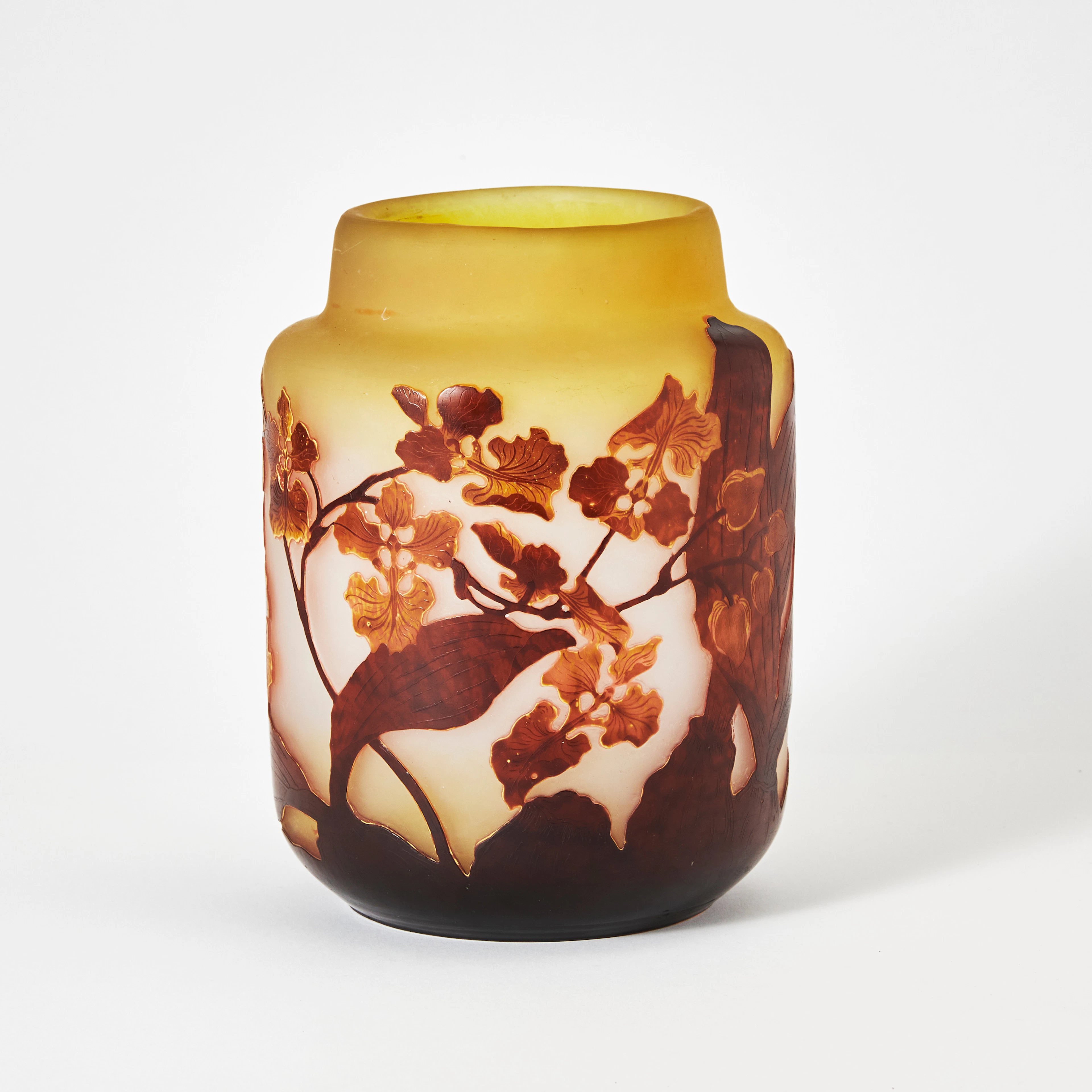 ÉMILE GALLÉ. Vas, glas, Frankrike, dekor i överfång av blommor och