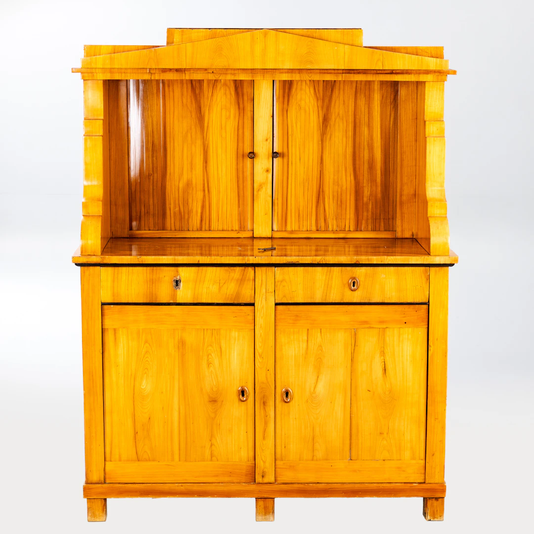 Biedermeier-Aufsatzschrank, Kirschholz, Süddeutschland, um 1820.