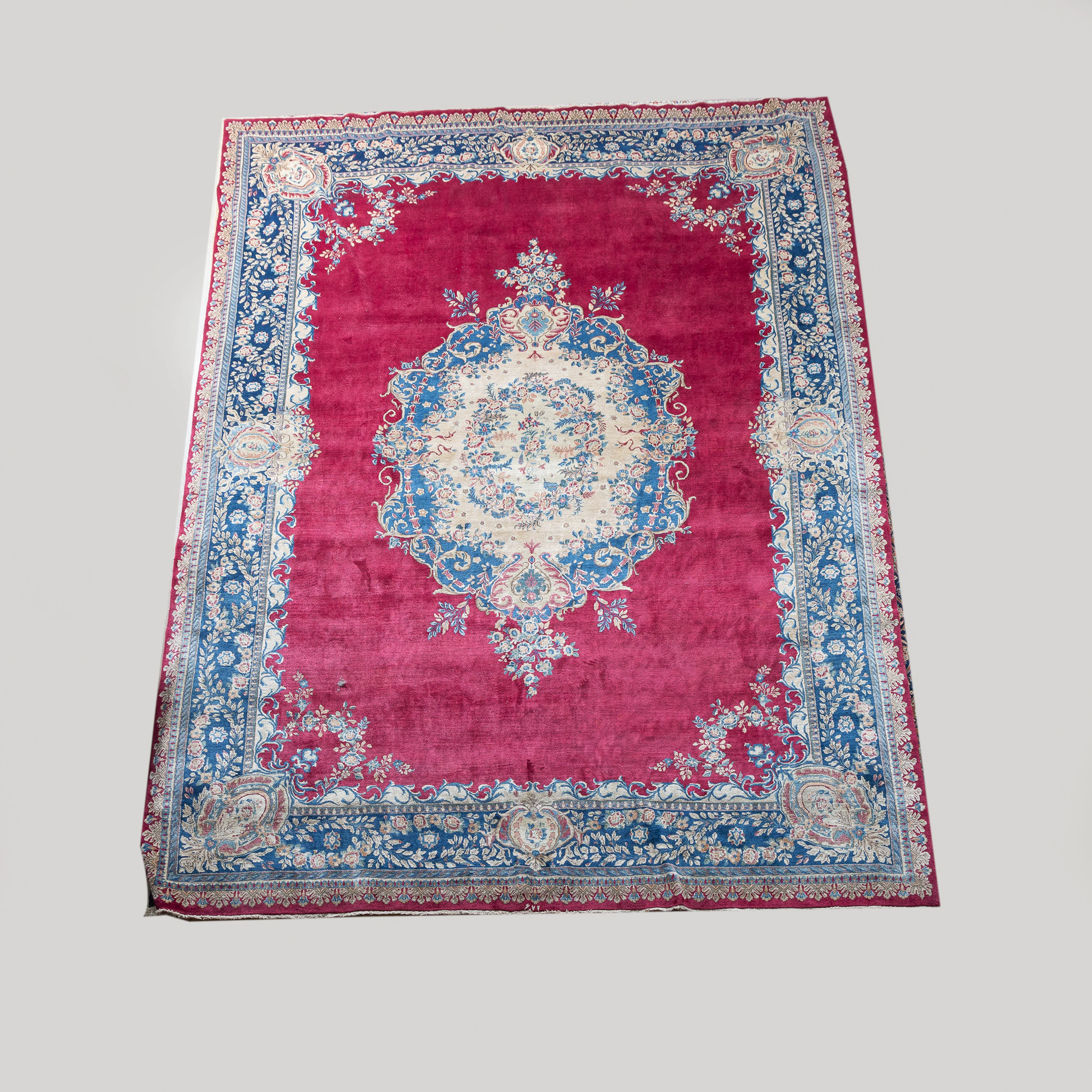 MATTA, persisk, Kirman, ca 480 x 344 cm.