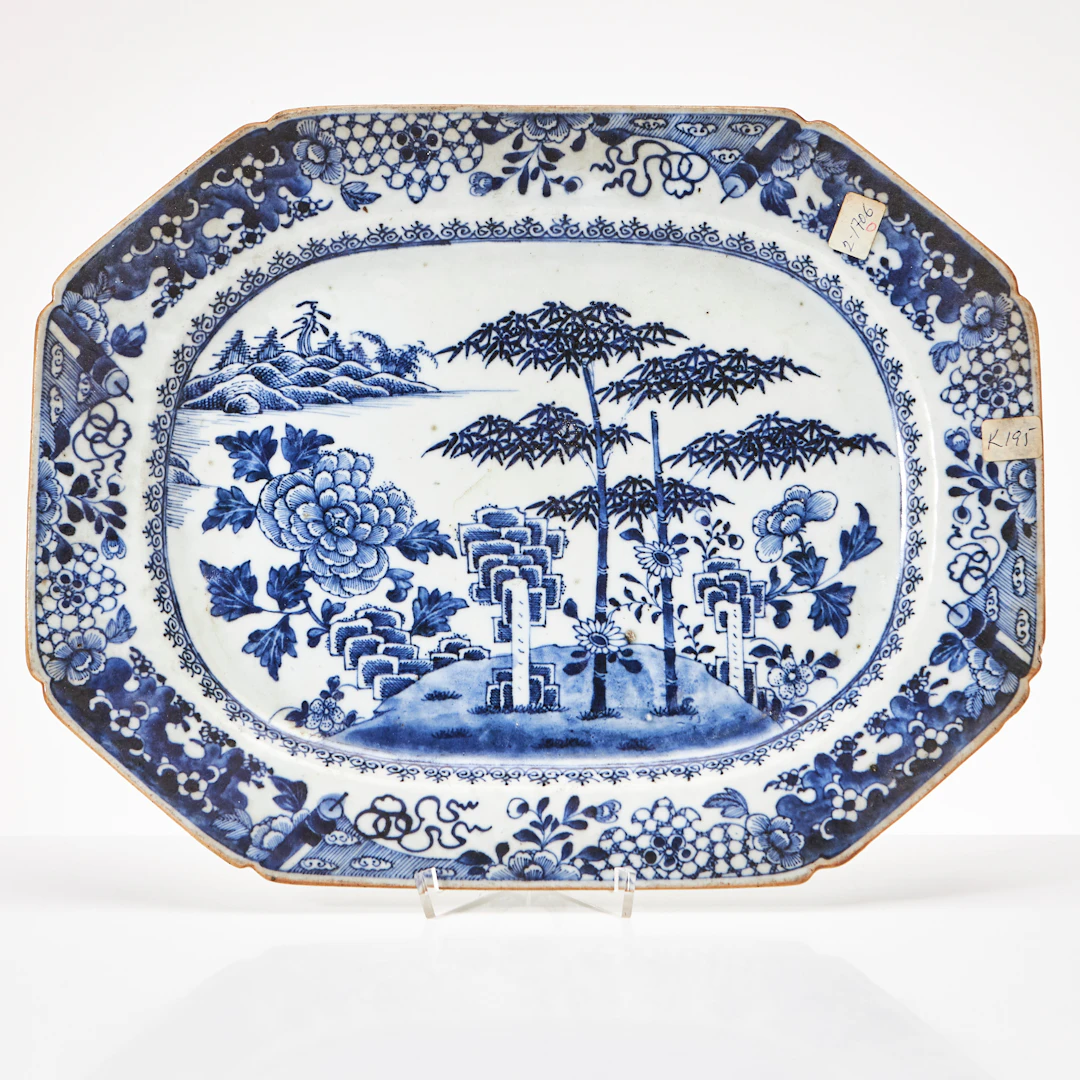 UPPLÄGGNINGSFAT, porslin, Kina, Qianlong (1736-1795), oktogonal bräm