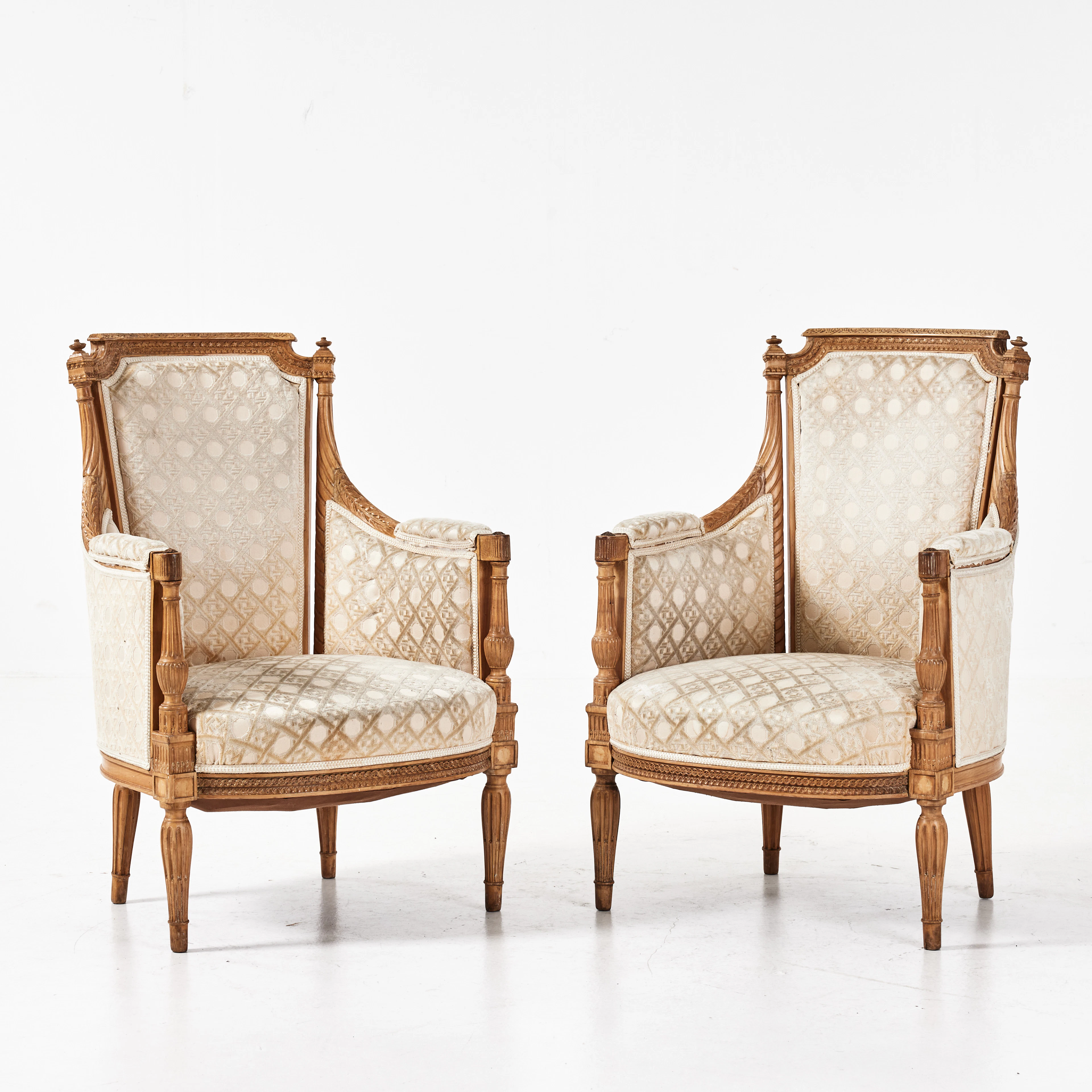 FÅTÖLJER, 1 par, 18/1900-tal, Frankrike, directoire stil, bok, skuren dekor.