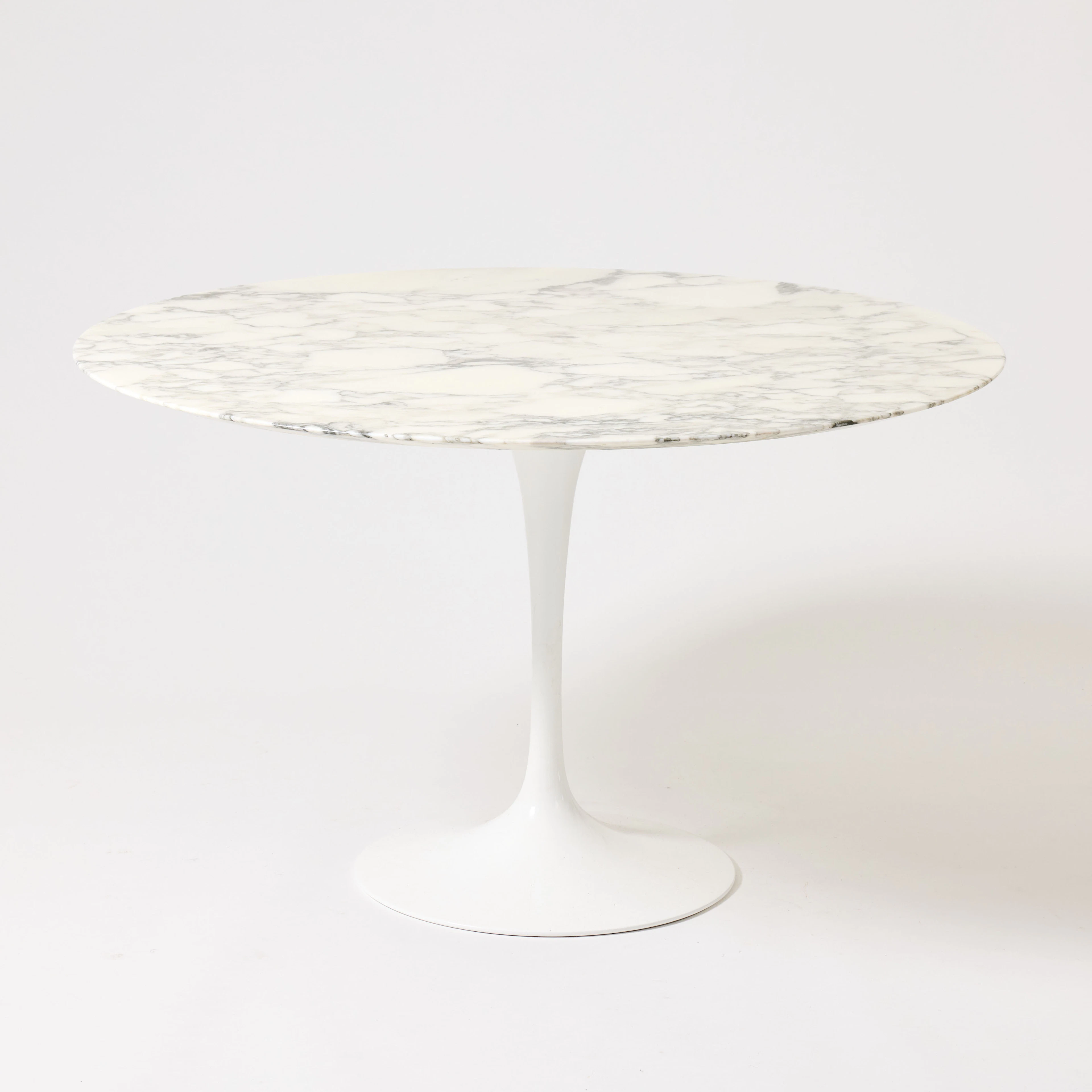 EERO SAARINEN. Matbord, "Tulip", brickmärkt Knoll Studio 1956.