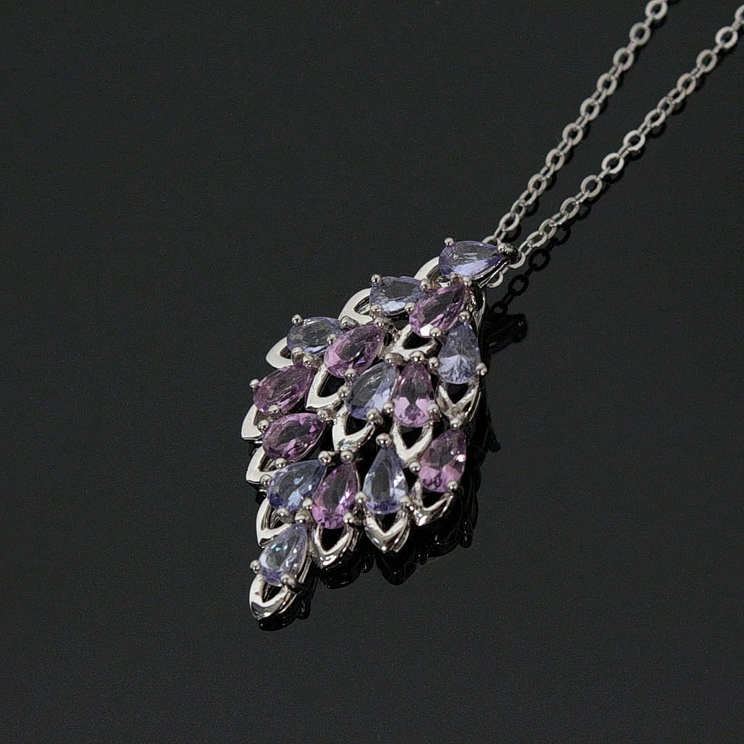 Kette mit Anhänger, besetzt mit Tansanit und Amethyst, 925er Silber.