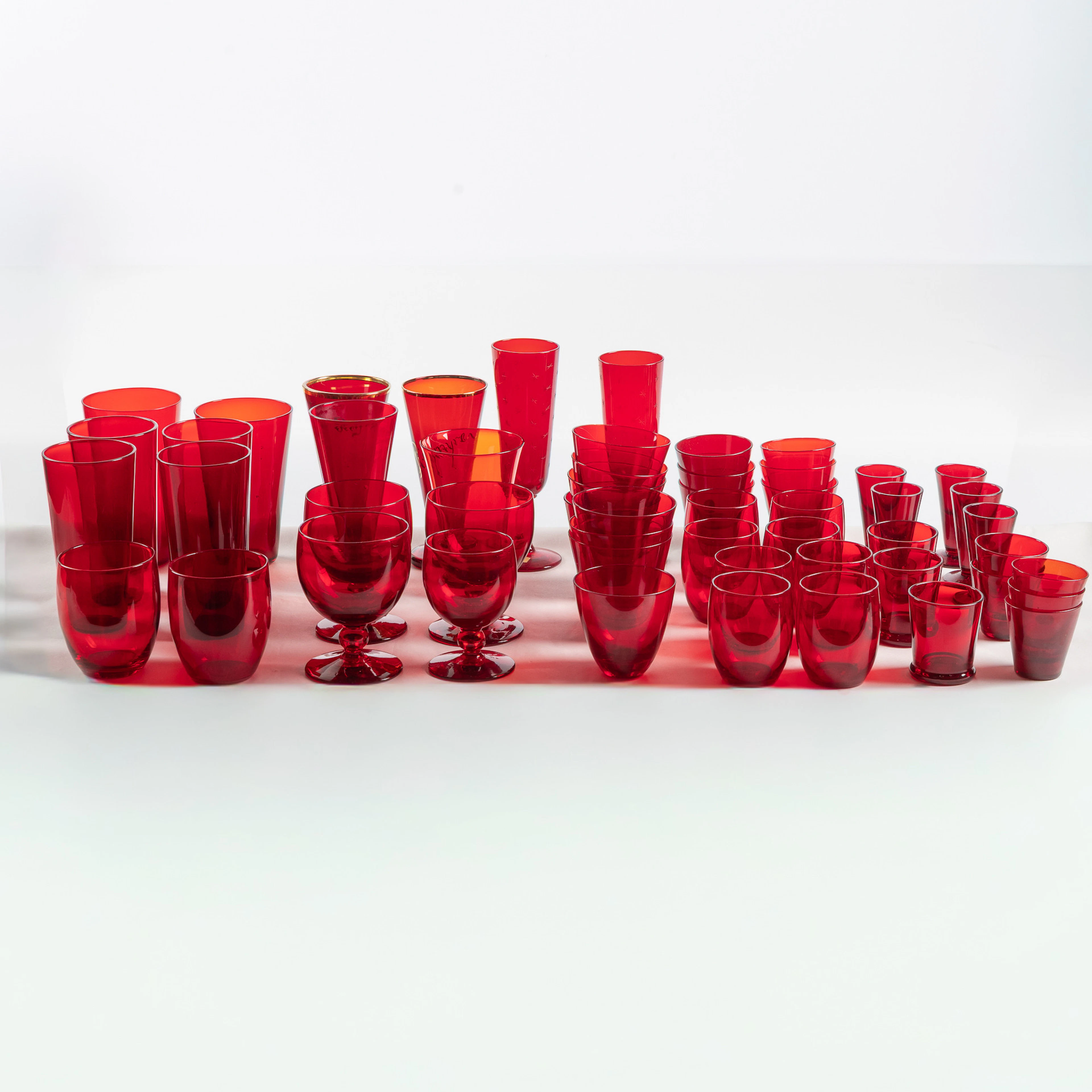 MONICA BRATT. Glasservis, rött glas, 53 delar, Reijmyre Glasbruk.
