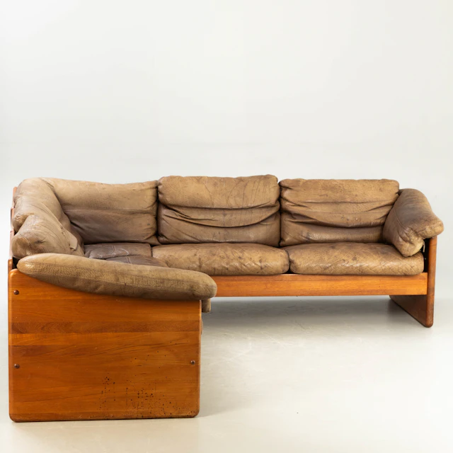 MIKAEL LAURSEN. Ecksofa in Teak und Leder, Dänemark.