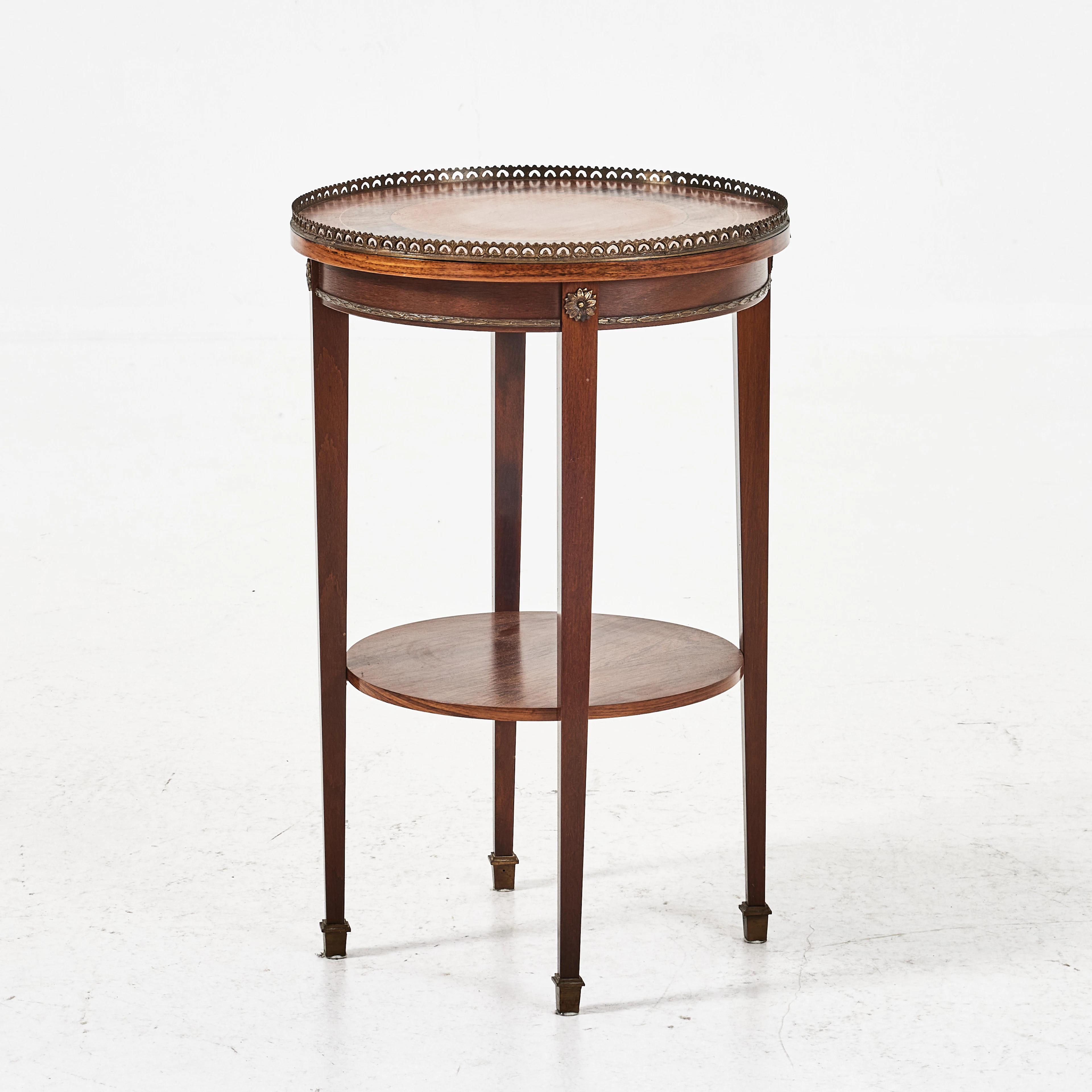 BORD, 1900-talets andra hälft, Louis XVI-stil.