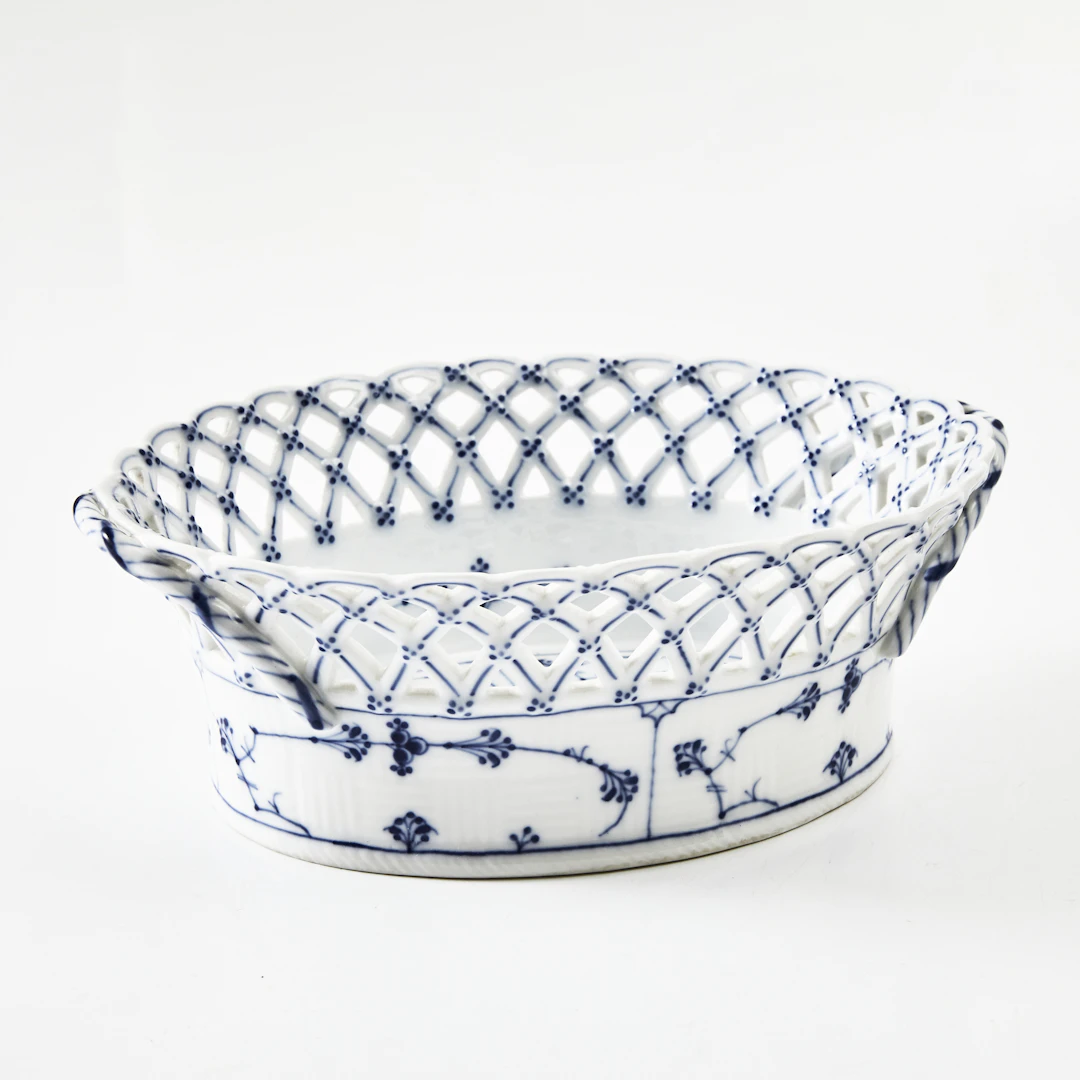 ROYAL COPENHAGEN. Gallerskål, modell 1055.