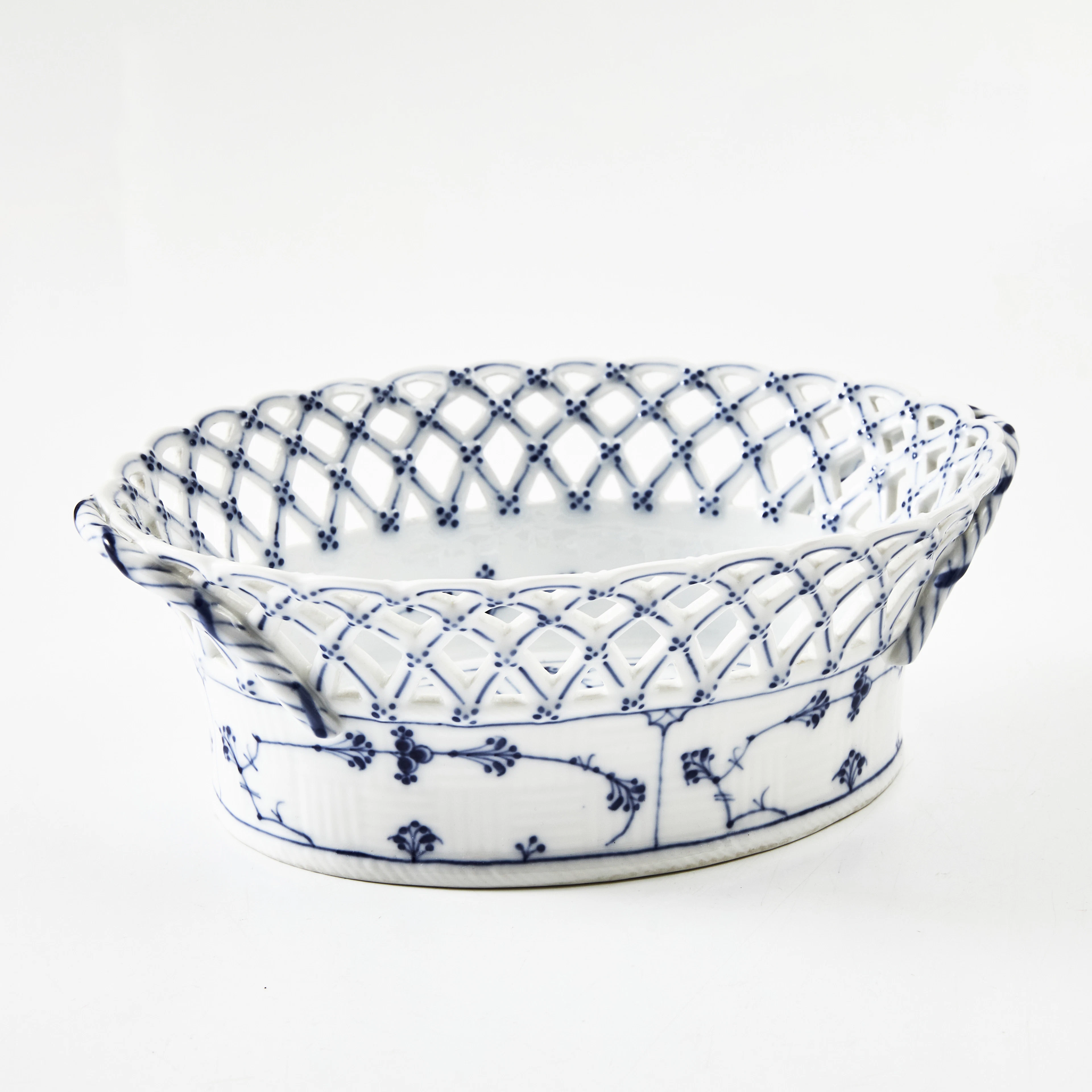 ROYAL COPENHAGEN. Gallerskål, modell 1055.