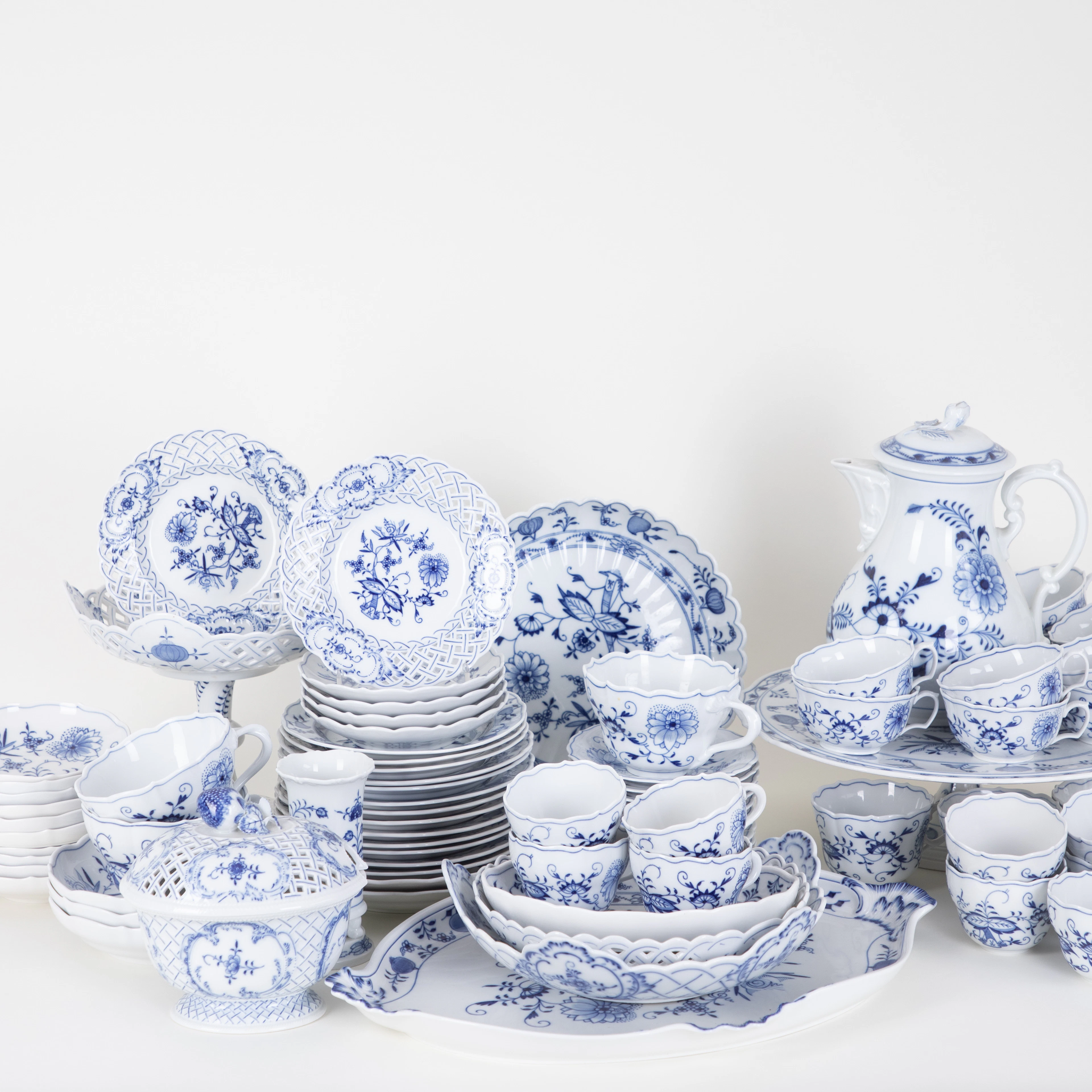 MEISSEN. Kaffee-/Teeservice´Zwiebelmuster`, 20. Jh. (73).