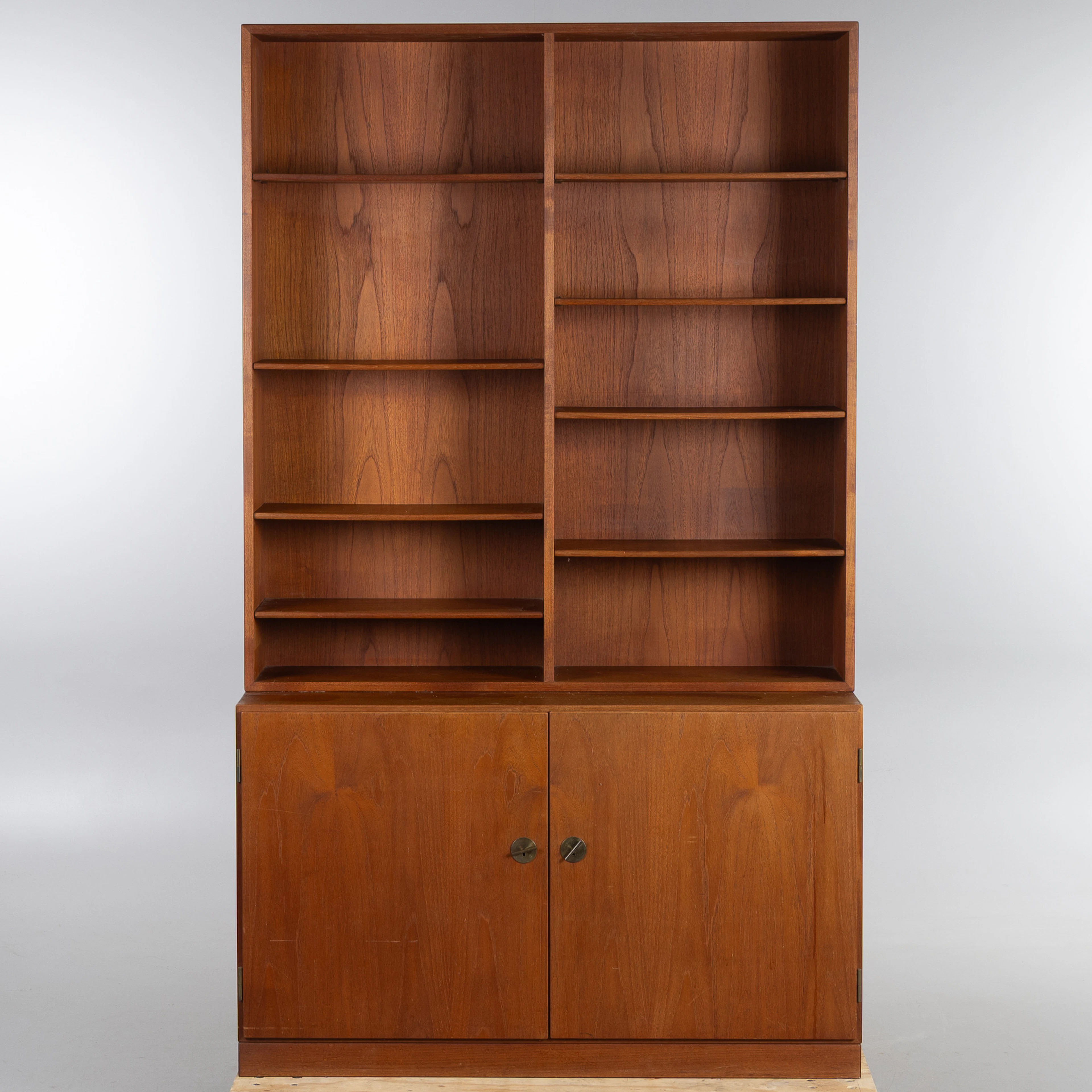 BØRGE MOGENSEN. Bokhylla, 2-delad, fanerad i teak, C.M. Madsen för