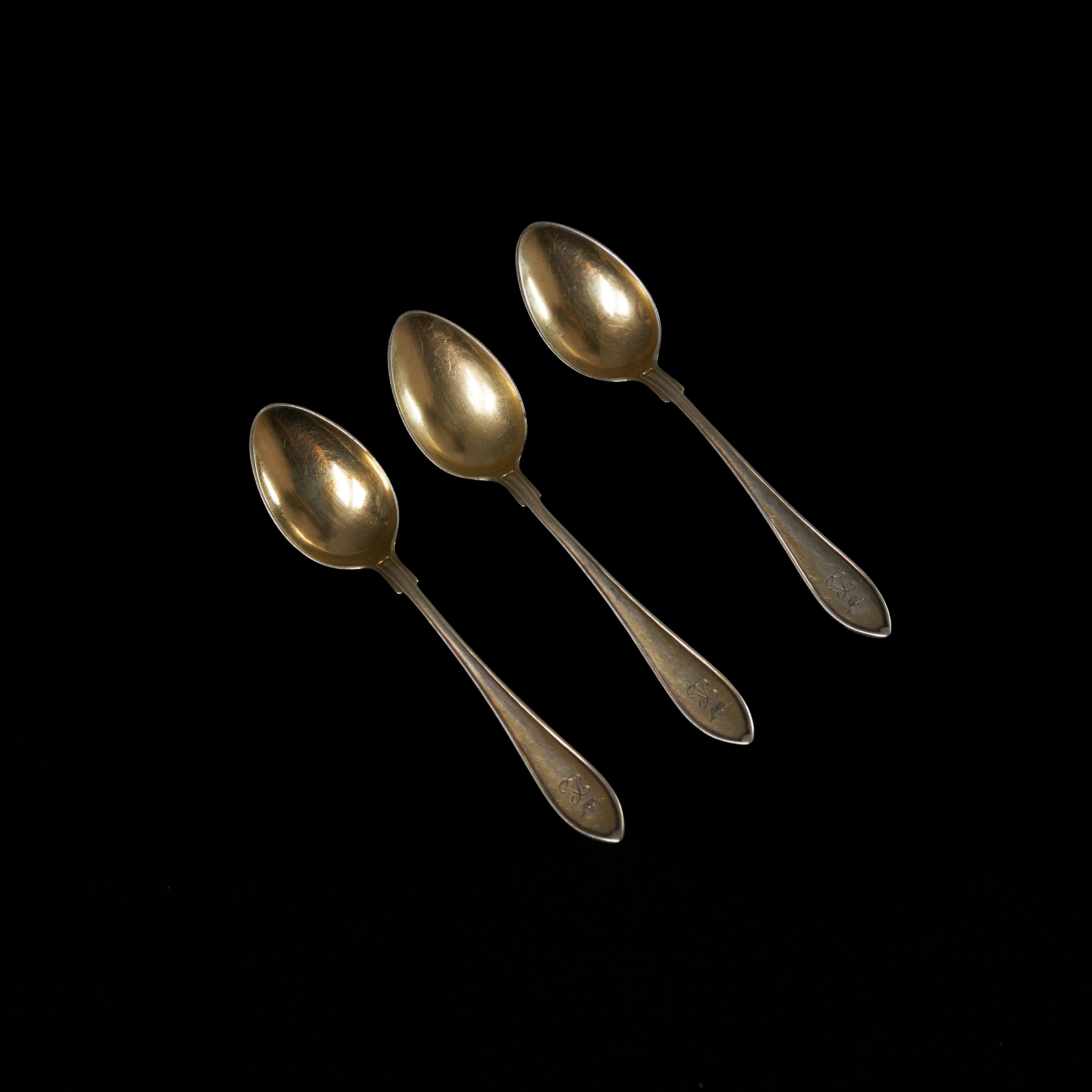 KAFFESKEDAR, förgyllt silver, 12 st, modell Svensk spetsig, graverat