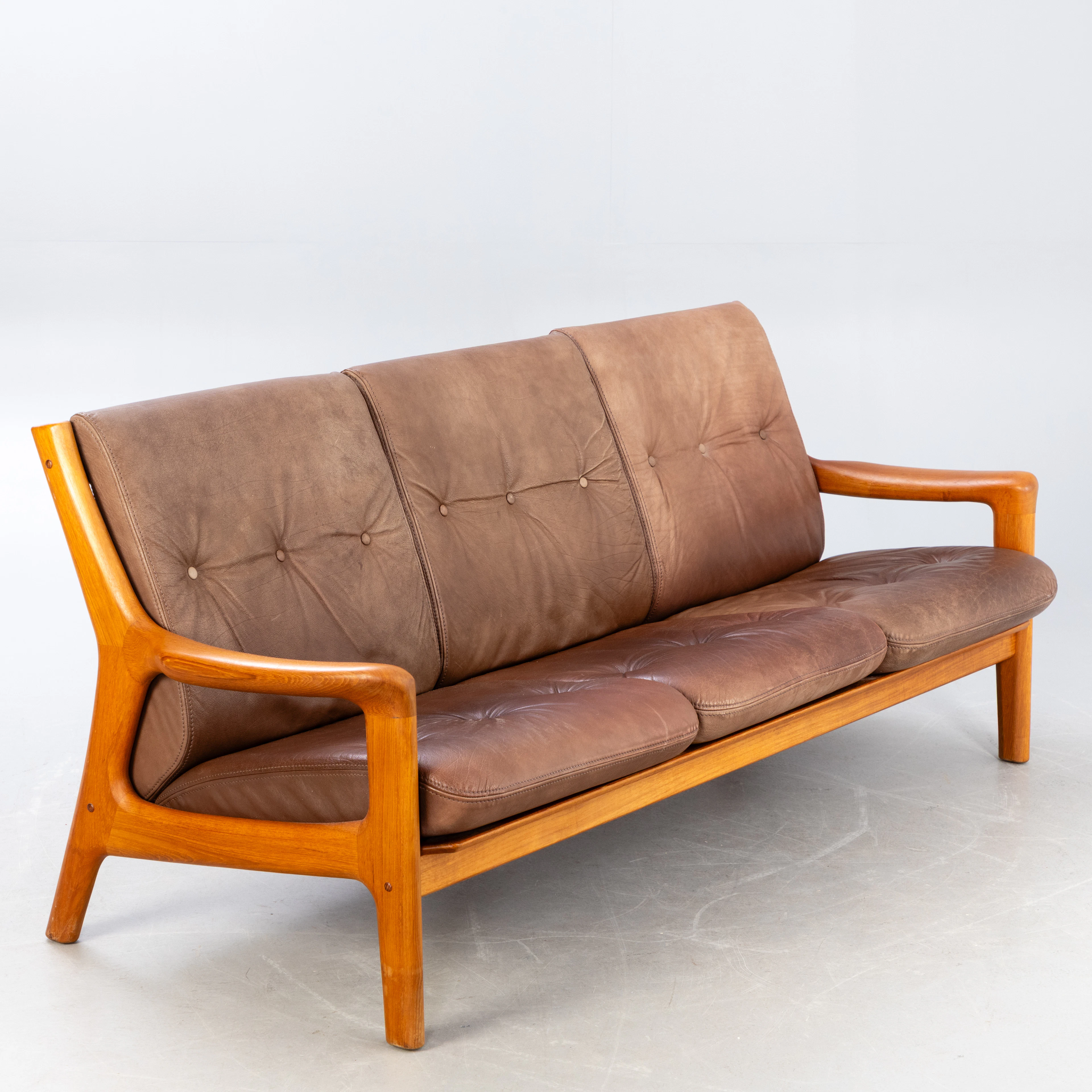 GEORG THAMS. A/S Vejen Polstermøbelfabrik. 3-Sitzer Sofa. Dänemark
